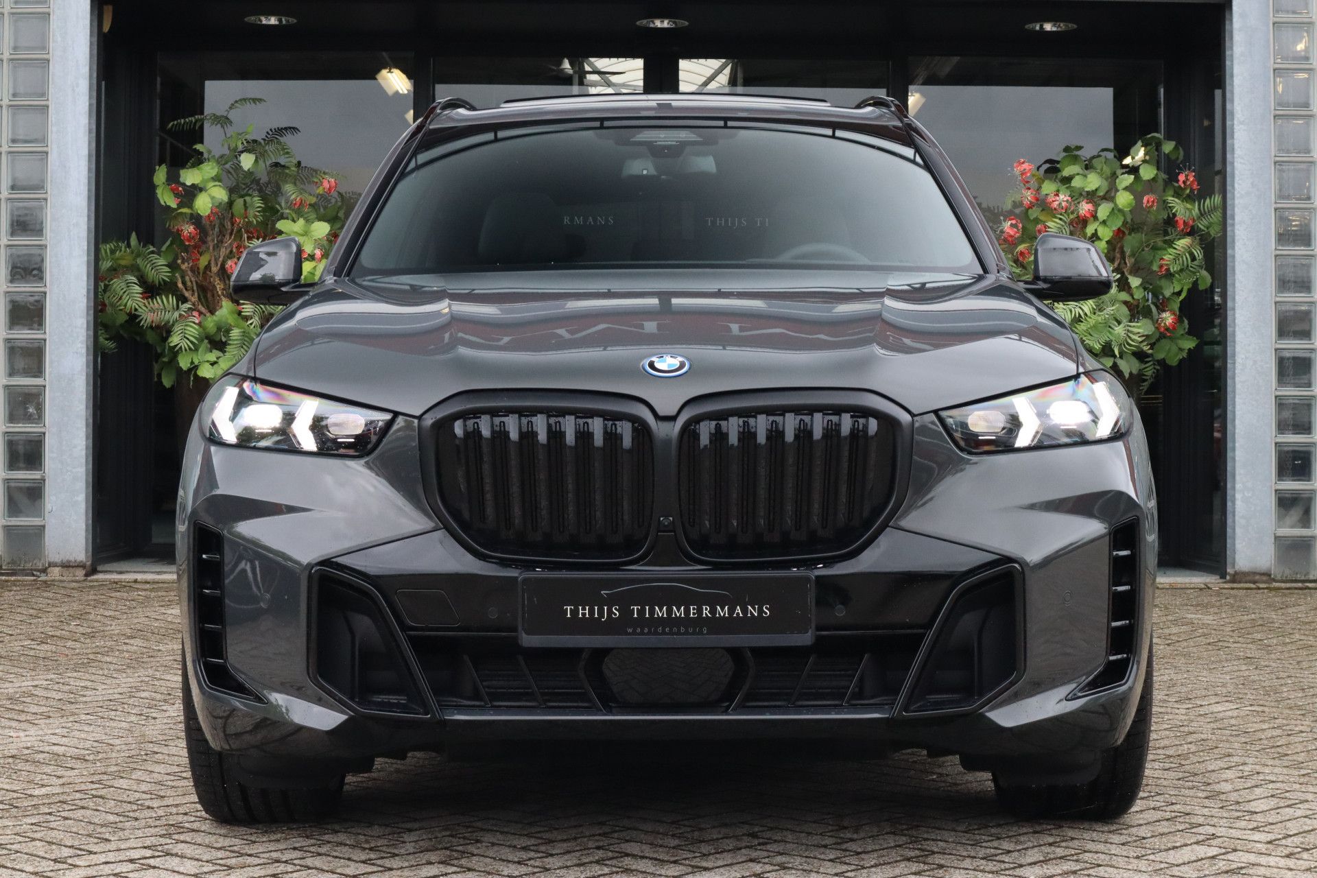 Afbeelding BMW X5 xDrive50e | Dravitgrau, M Sportpakket Pro, Sportstoelen, Massage, Carbon interieur, Driving Assistant Professional, Harman/Kardon, Trekhaak, Panoramadak, Zitklima, Stuurverwarming