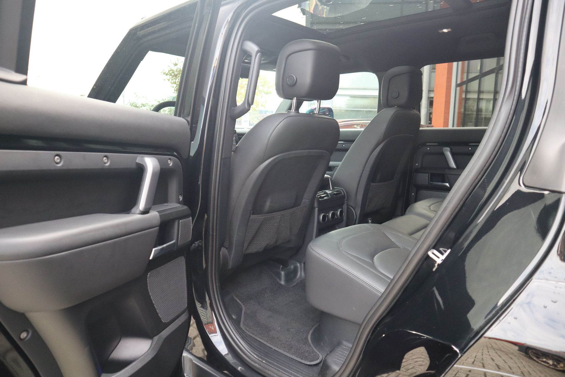 Afbeelding Land Rover Defender 110 5.0 P525 110 V8 URBAN, Milltek, Pano, Stoel/StuurVerwarming