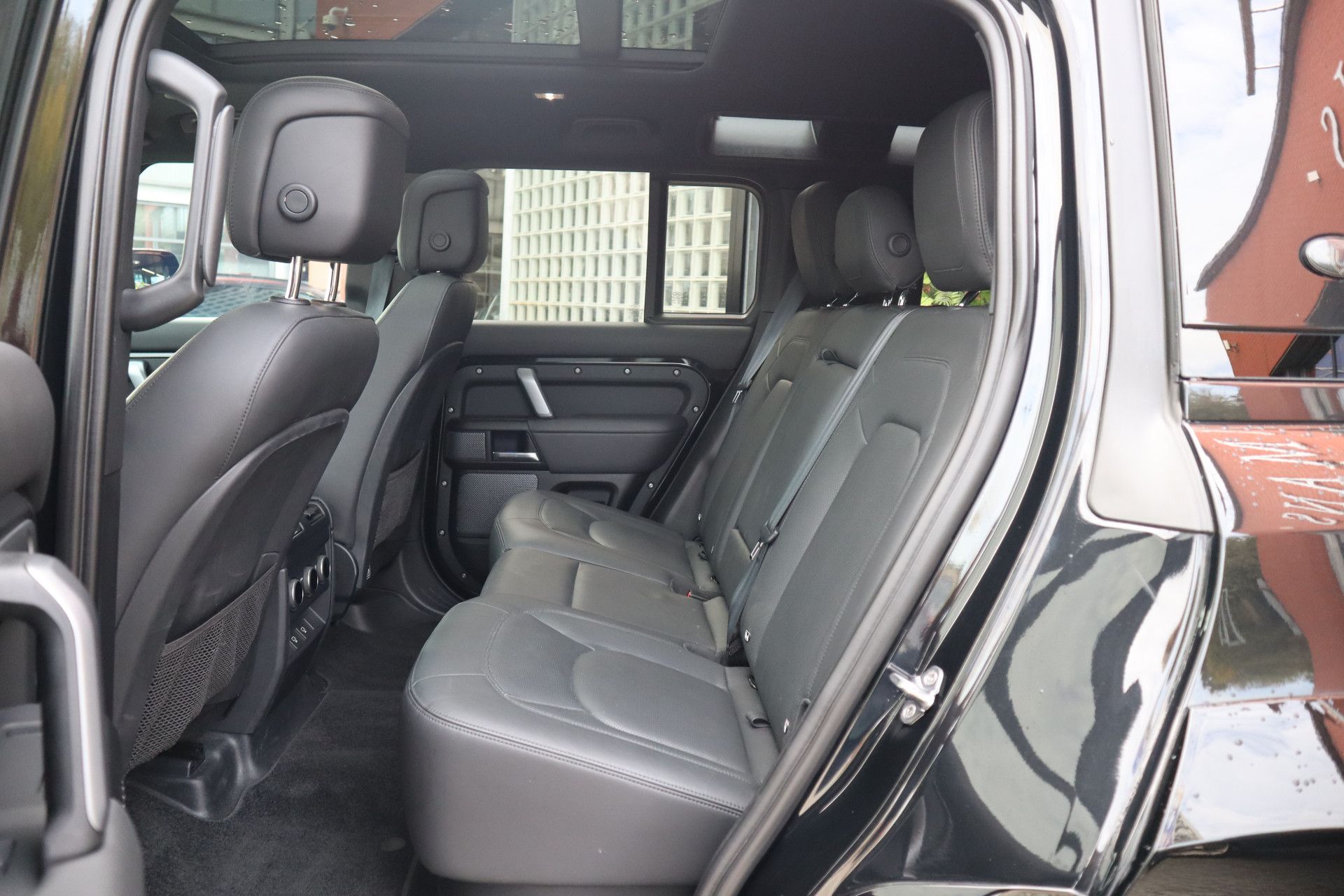 Afbeelding Land Rover Defender 110 5.0 P525 110 V8 URBAN, Milltek, Pano, Stoel/StuurVerwarming