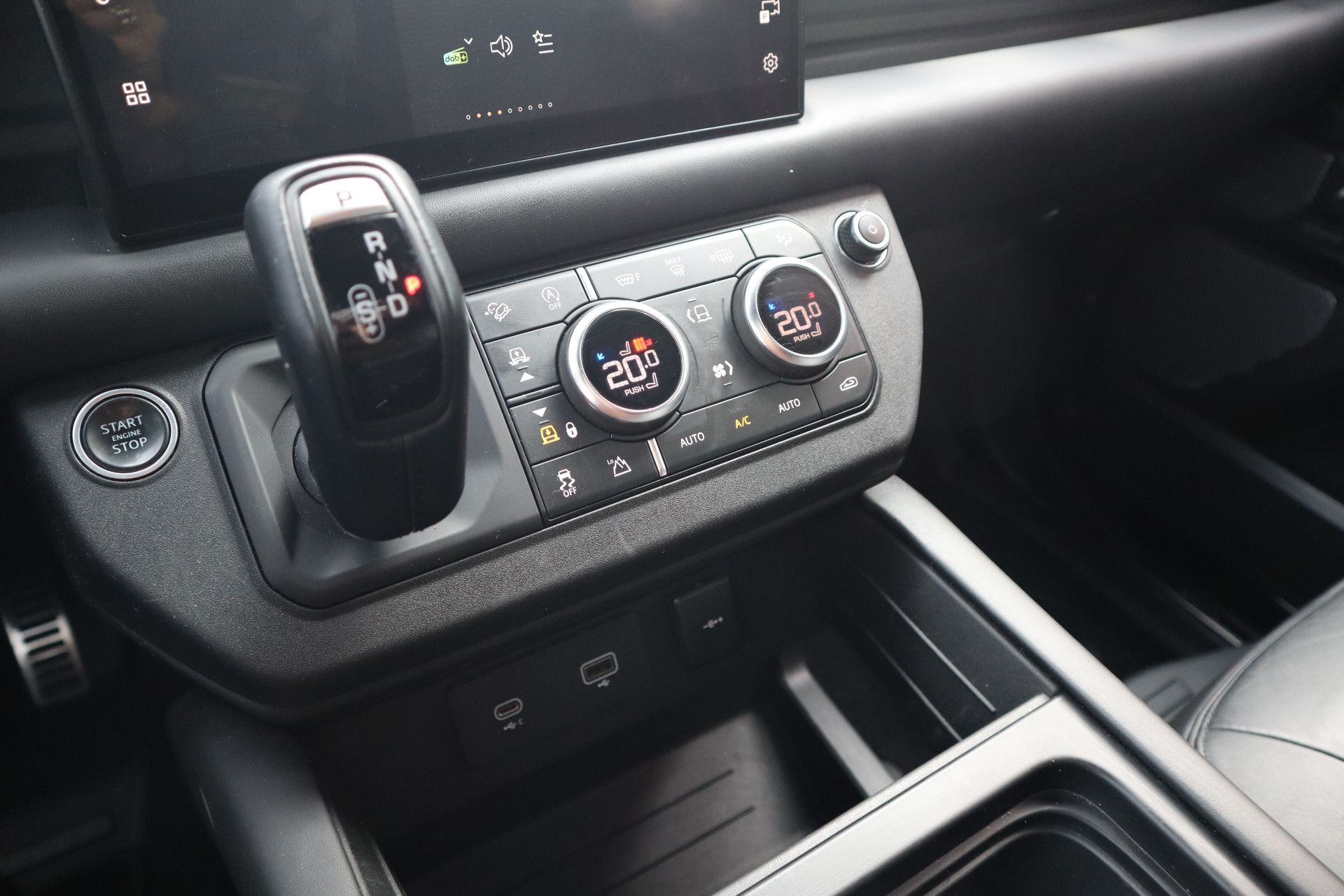 Afbeelding Land Rover Defender 110 5.0 P525 110 V8 URBAN, Milltek, Pano, Stoel/StuurVerwarming