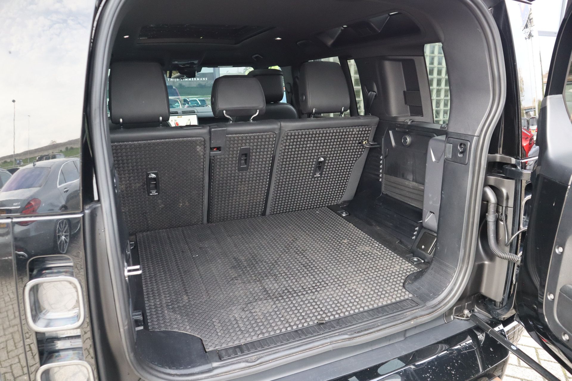 Afbeelding Land Rover Defender 110 5.0 P525 110 V8 URBAN, Milltek, Pano, Stoel/StuurVerwarming