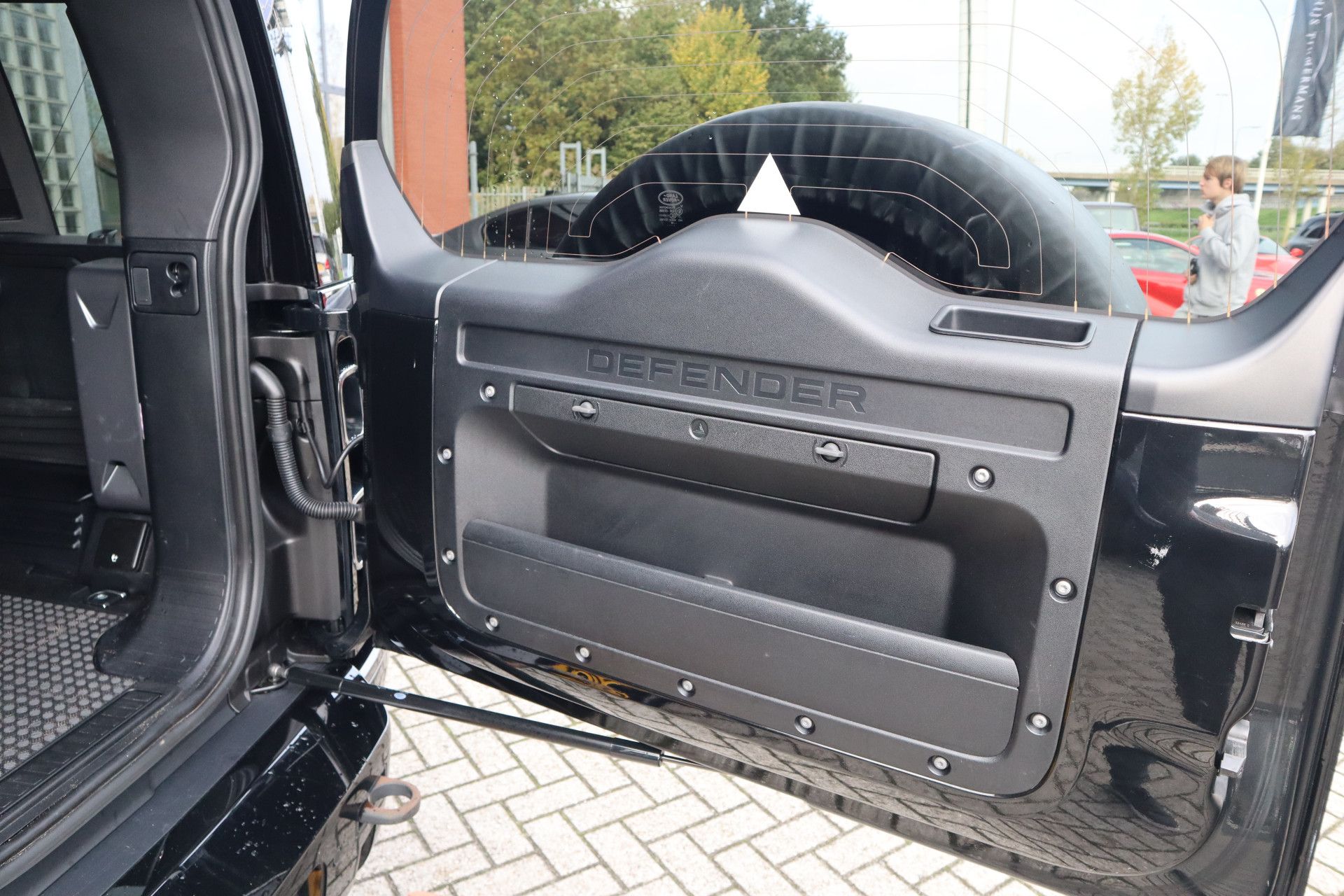 Afbeelding Land Rover Defender 110 5.0 P525 110 V8 URBAN, Milltek, Pano, Stoel/StuurVerwarming