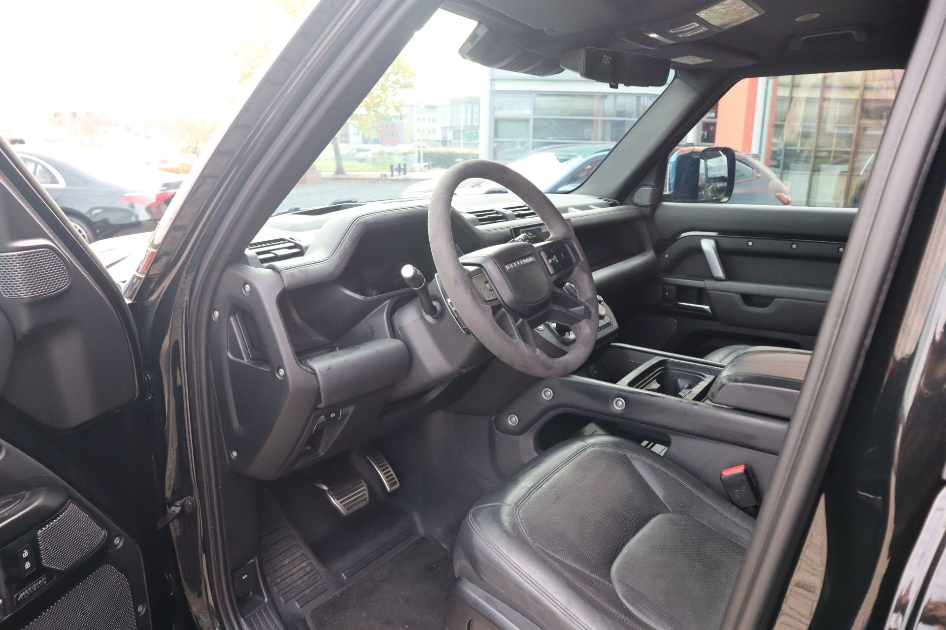 Afbeelding Land Rover Defender 110 5.0 P525 110 V8 URBAN, Milltek, Pano, Stoel/StuurVerwarming