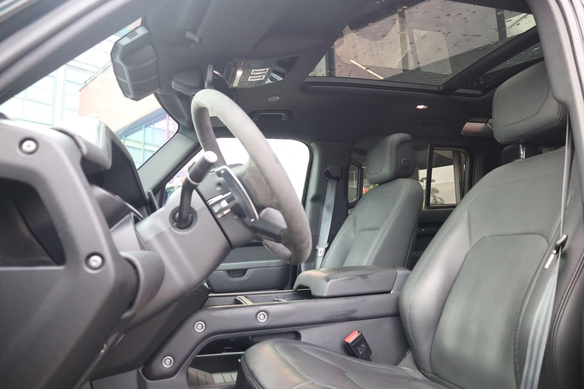 Afbeelding Land Rover Defender 110 5.0 P525 110 V8 URBAN, Milltek, Pano, Stoel/StuurVerwarming