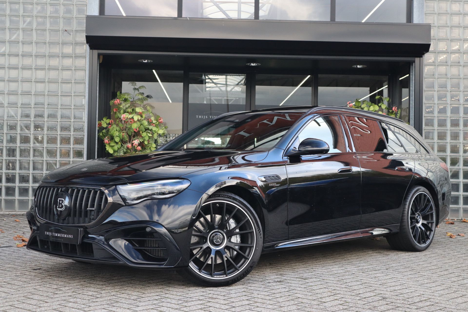 Afbeelding Mercedes-AMG E-Klasse Estate  53 4MATIC+ BRABUS700, Performance Stoelen, Pano, Trekhaak, Hyperscreen, Distronic
