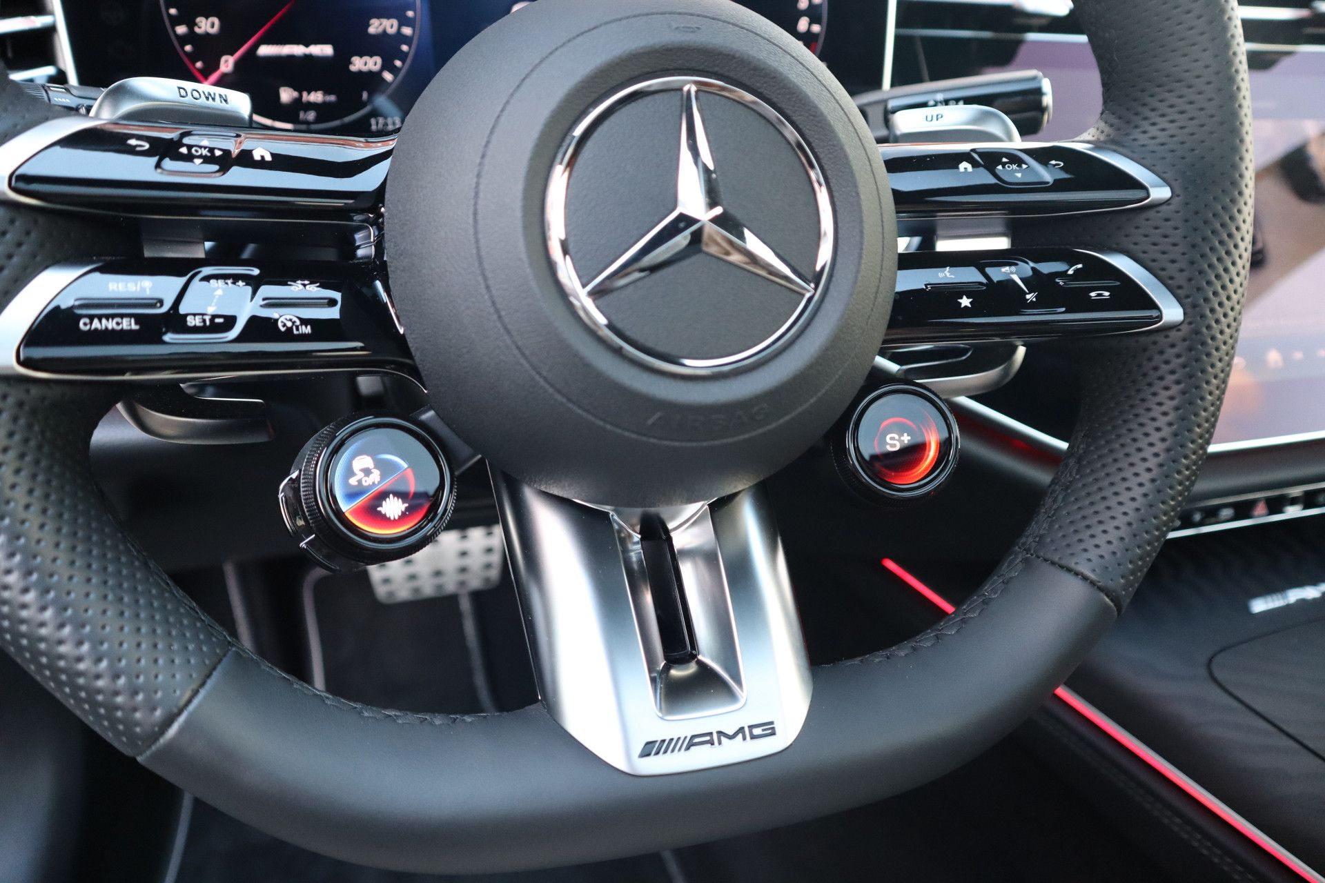 Afbeelding Mercedes-AMG E-Klasse Estate  53 4MATIC+ BRABUS700, Performance Stoelen, Pano, Trekhaak, Hyperscreen, Distronic