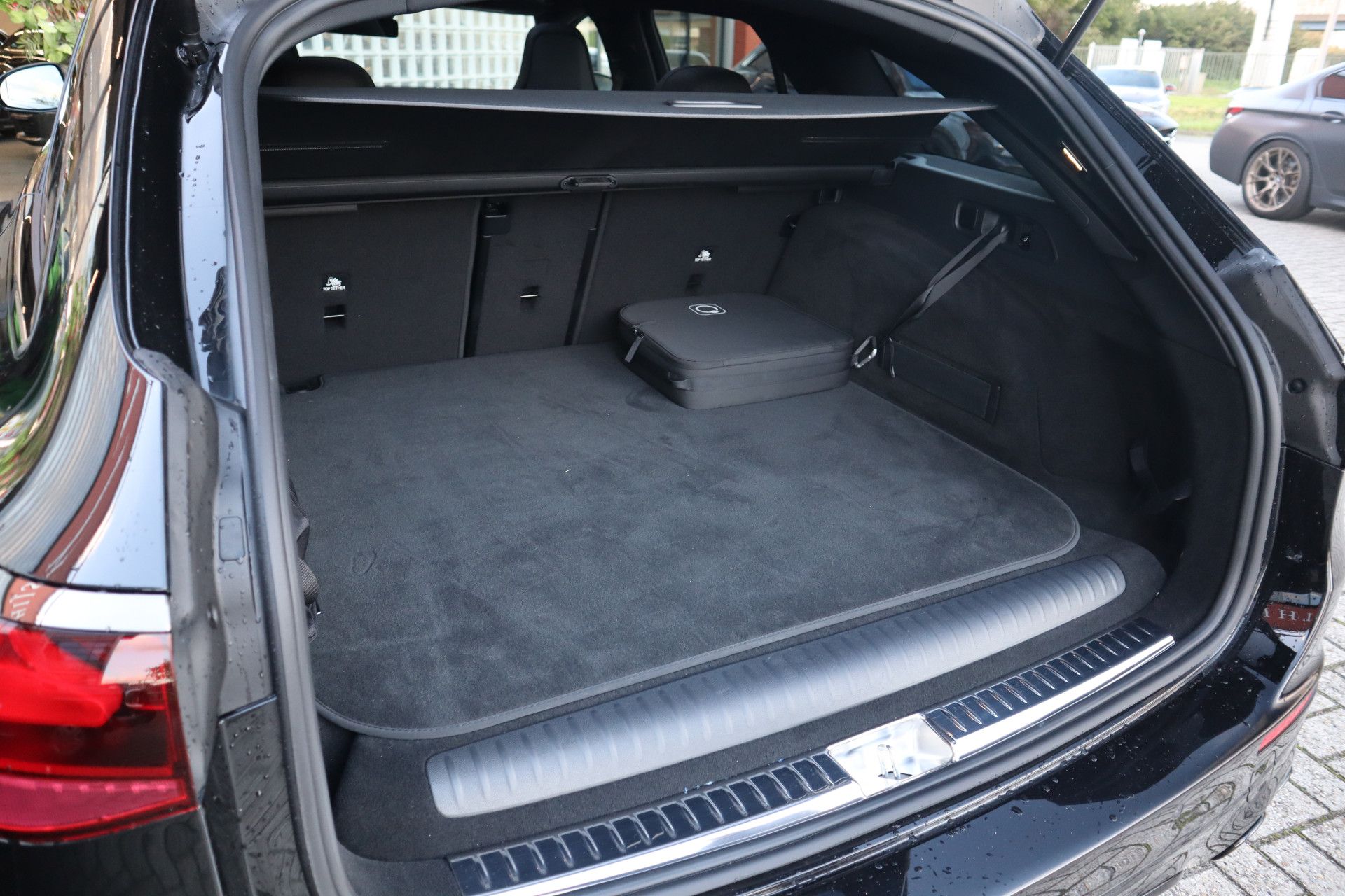 Afbeelding Mercedes-AMG E-Klasse Estate  53 4MATIC+ BRABUS700, Performance Stoelen, Pano, Trekhaak, Hyperscreen, Distronic