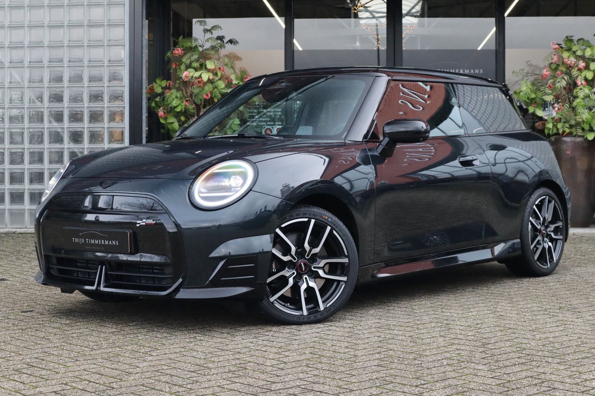Afbeelding MINI Cooper SE | John Cooper Works pakket XL, Massage, Driving Assistant, Harman/Kardon, Panoramadak Skylounge, Stoelverwarming, Stuurverwarming, 16% Bijtelling over de eerste € 30.000
