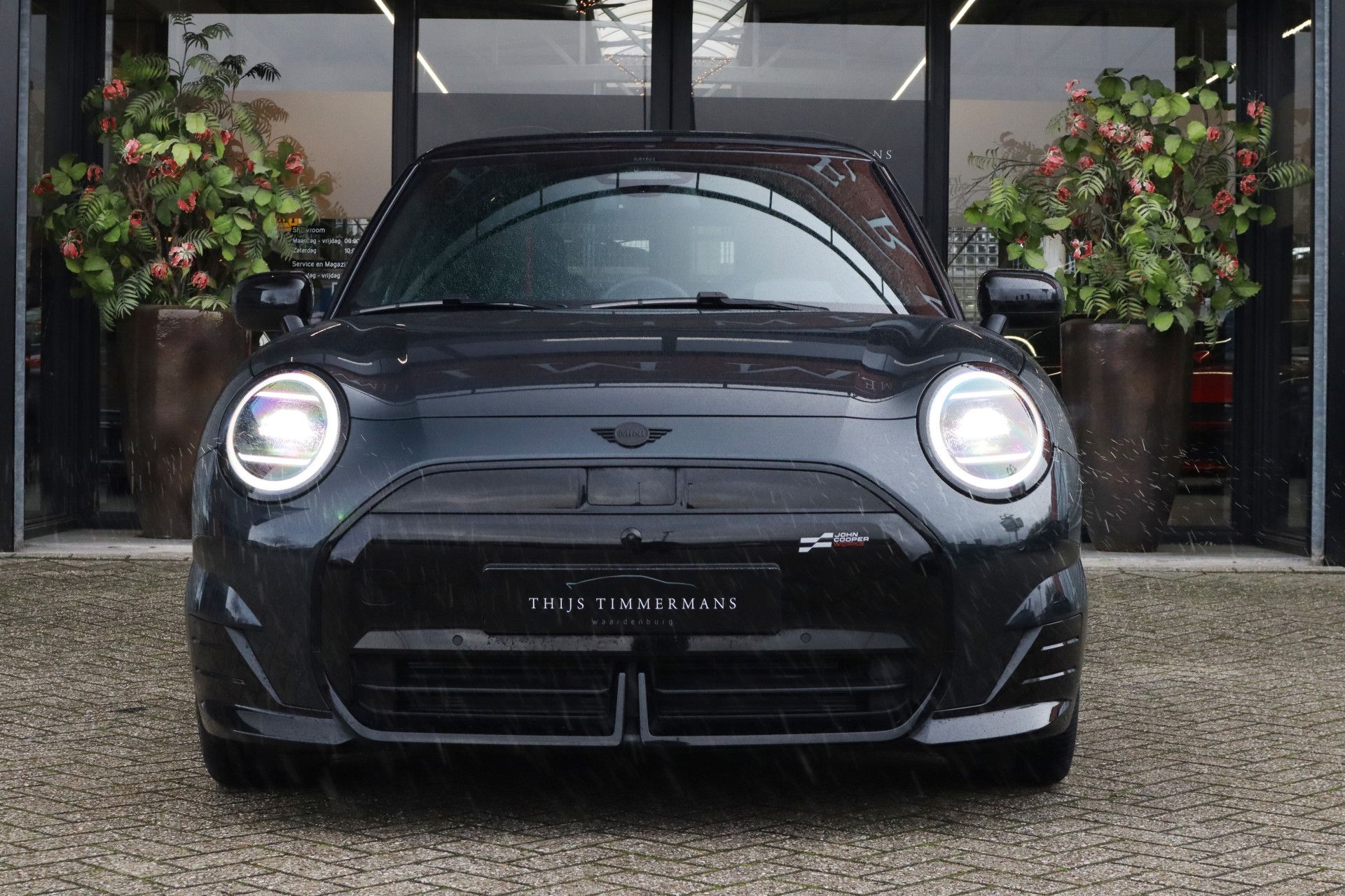 Afbeelding MINI Cooper SE | John Cooper Works pakket XL, Massage, Driving Assistant, Harman/Kardon, Panoramadak Skylounge, Stoelverwarming, Stuurverwarming, 16% Bijtelling over de eerste € 30.000