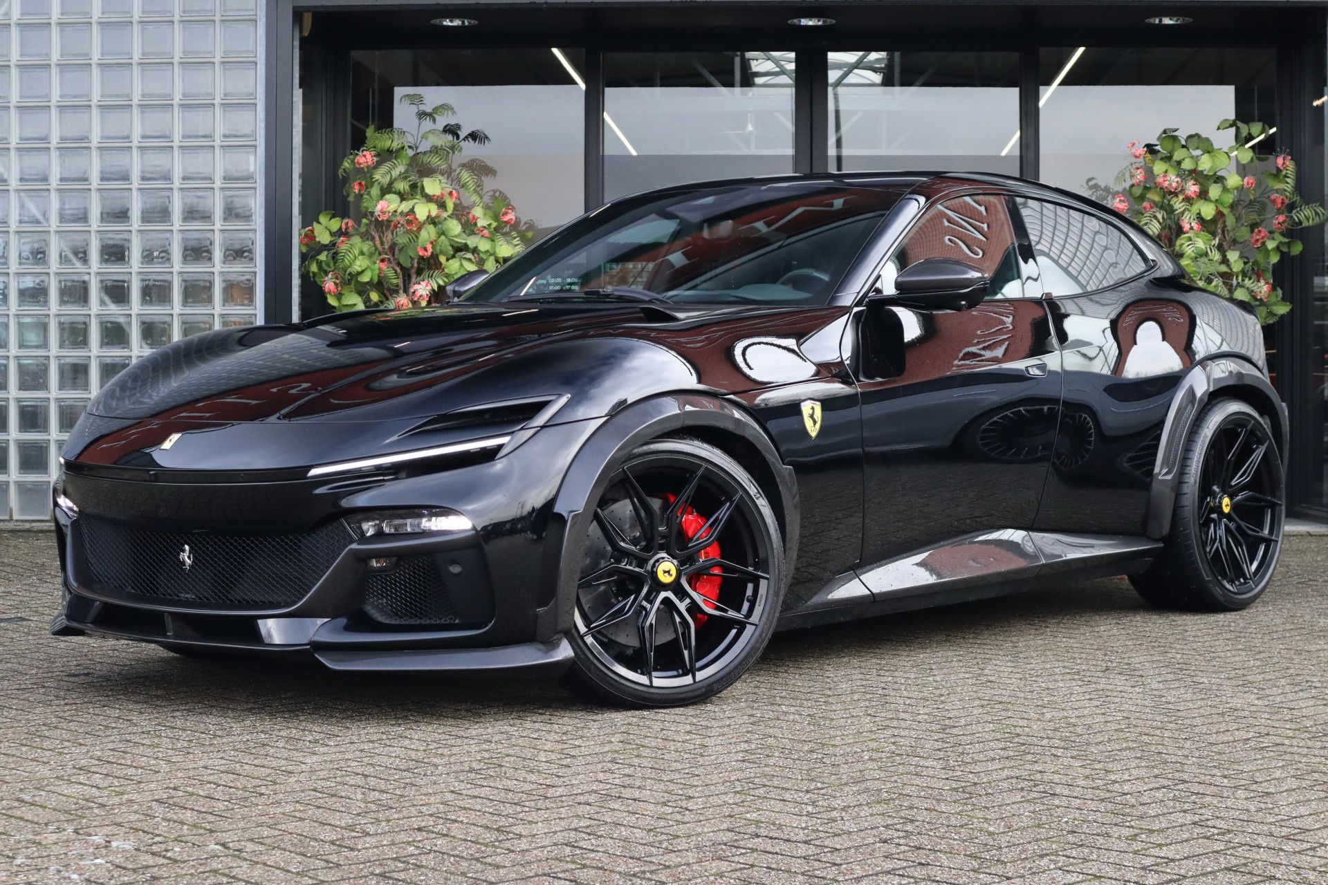 Afbeelding Ferrari Purosangue 6.5 V12 | NOVITEC, Carbon in/ext., Lift, Passenger display, Massage, Panoramadak