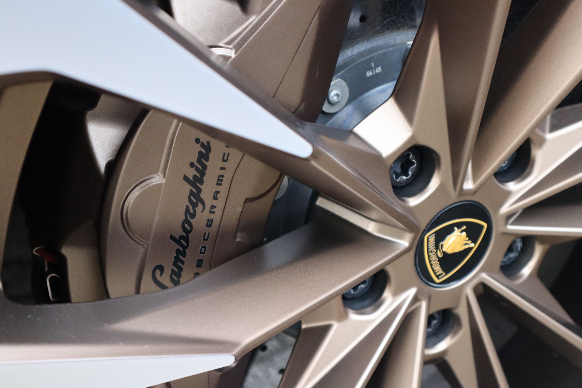Afbeelding Lamborghini Urus S | Akrapovic, Keramisch, Bang&Olufsen, Massage, Carbon in/exterieur, Panoramadak