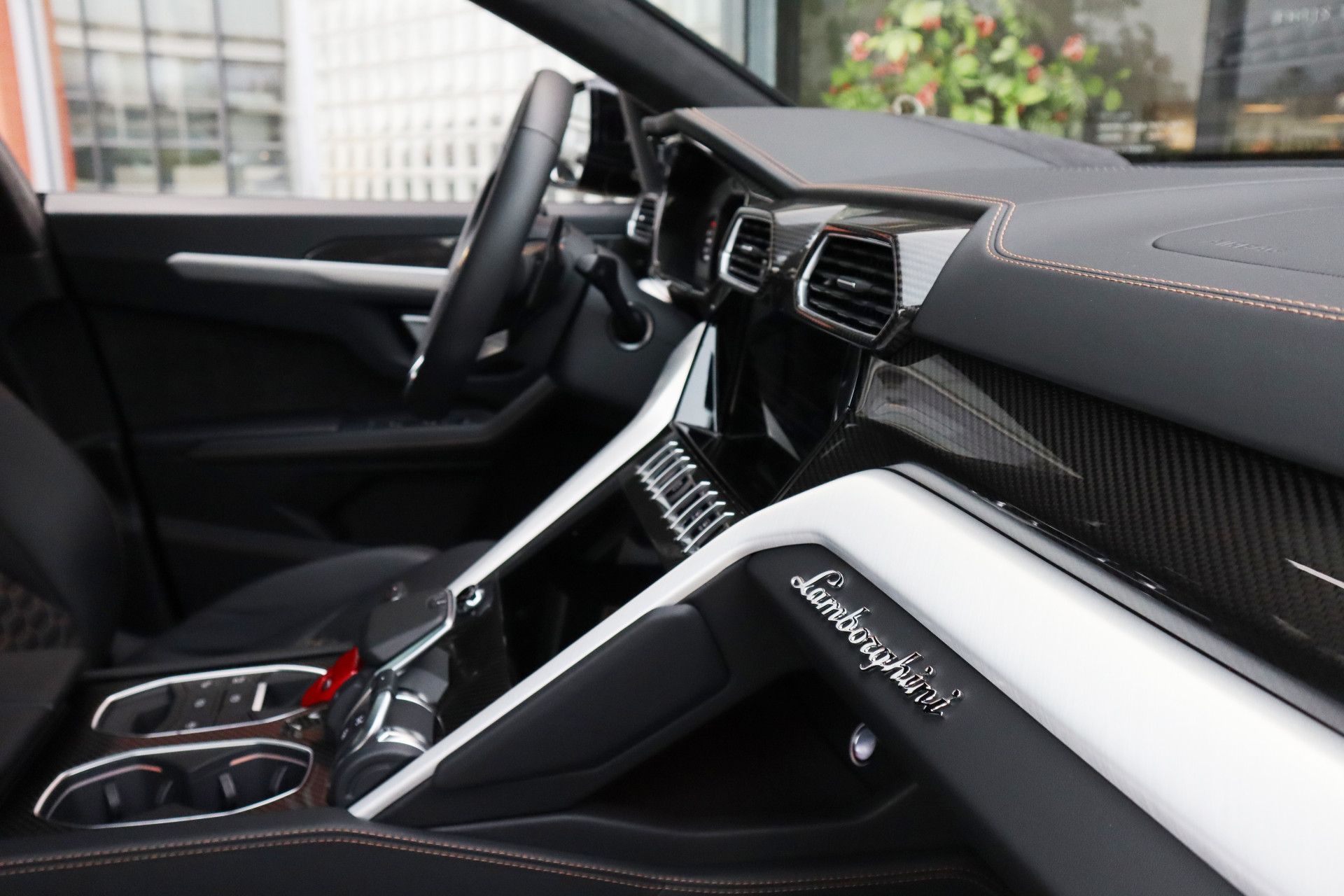 Afbeelding Lamborghini Urus S | Akrapovic, Keramisch, Bang&Olufsen, Massage, Carbon in/exterieur, Panoramadak