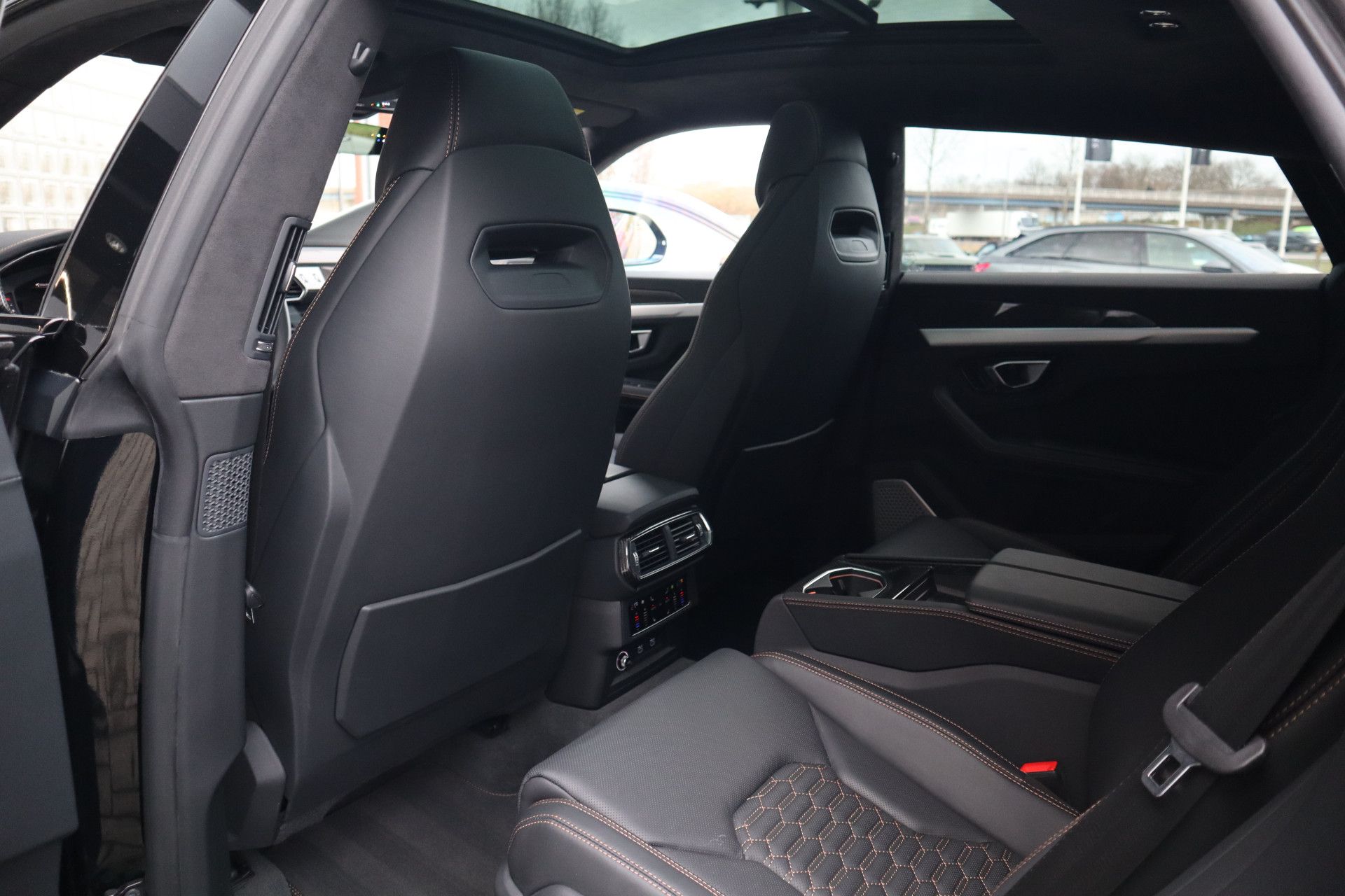 Afbeelding Lamborghini Urus S | Akrapovic, Keramisch, Bang&Olufsen, Massage, Carbon in/exterieur, Panoramadak