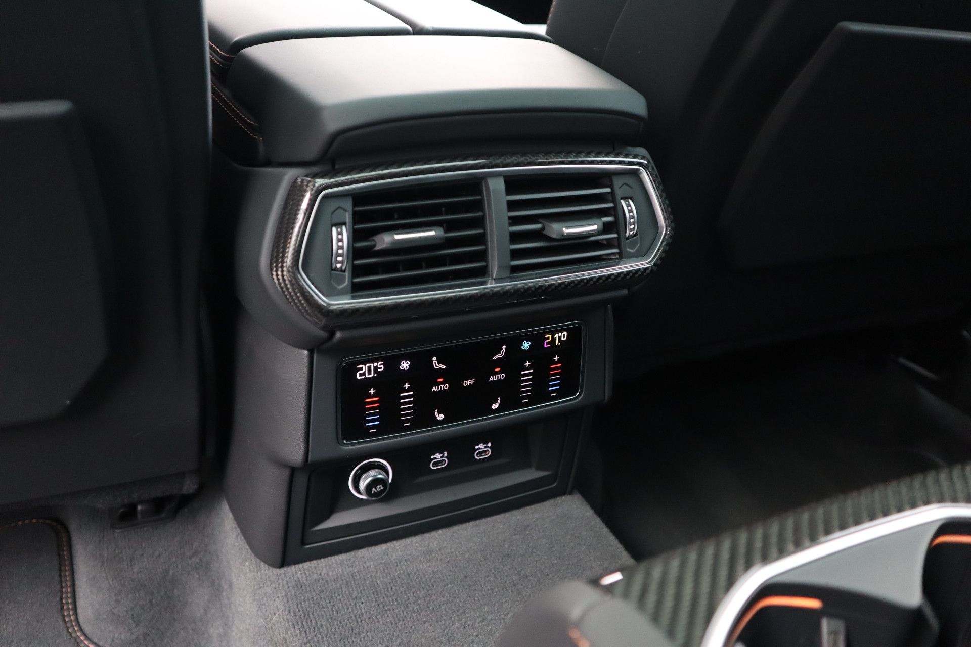 Afbeelding Lamborghini Urus S | Akrapovic, Keramisch, Bang&Olufsen, Massage, Carbon in/exterieur, Panoramadak