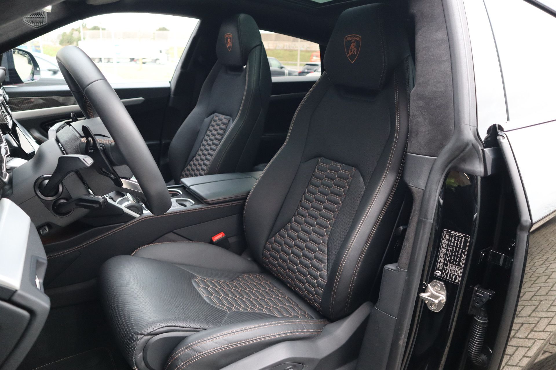 Afbeelding Lamborghini Urus S | Akrapovic, Keramisch, Bang&Olufsen, Massage, Carbon in/exterieur, Panoramadak