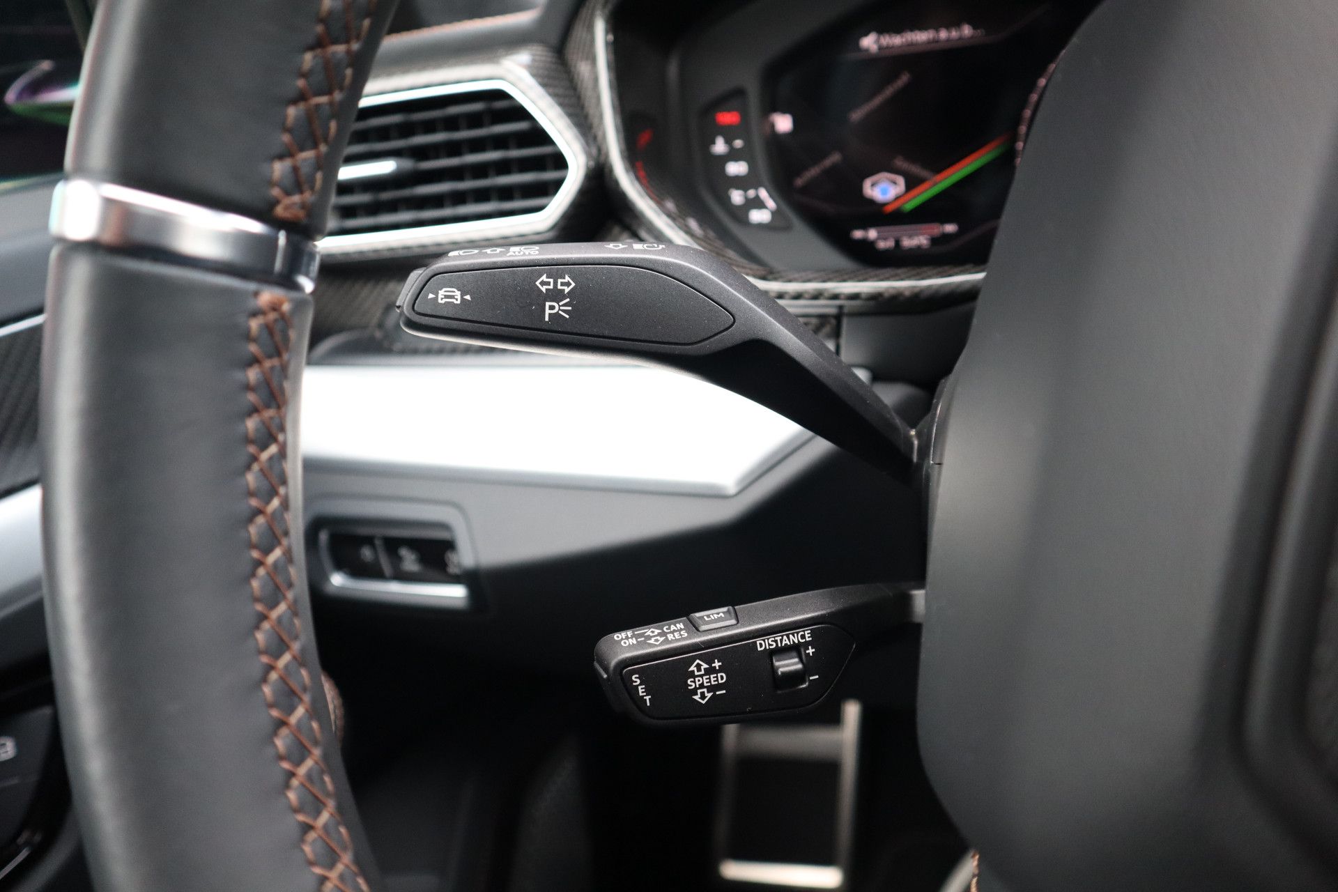 Afbeelding Lamborghini Urus S | Akrapovic, Keramisch, Bang&Olufsen, Massage, Carbon in/exterieur, Panoramadak