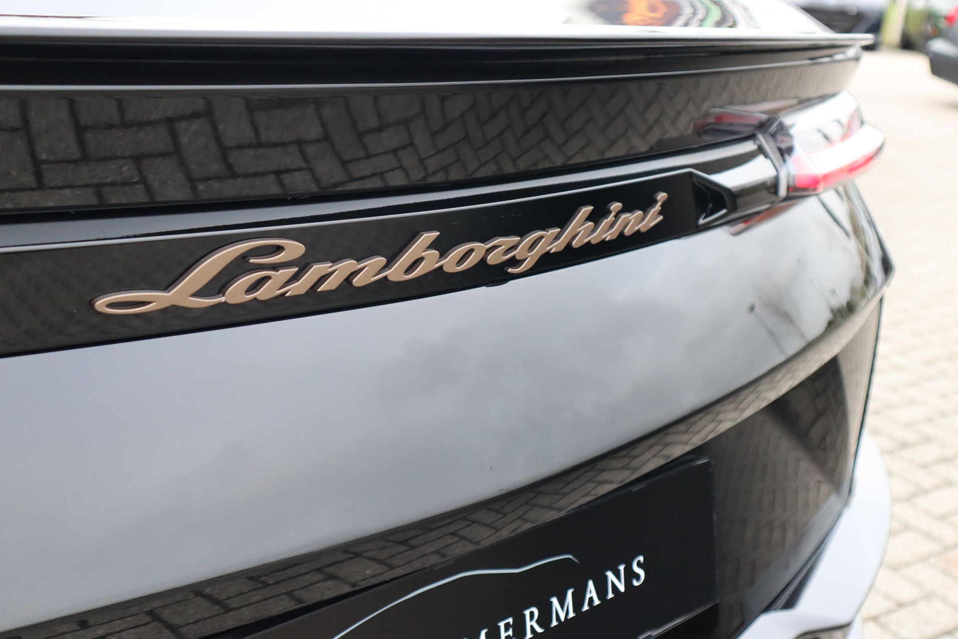 Afbeelding Lamborghini Urus S | Akrapovic, Keramisch, Bang&Olufsen, Massage, Carbon in/exterieur, Panoramadak