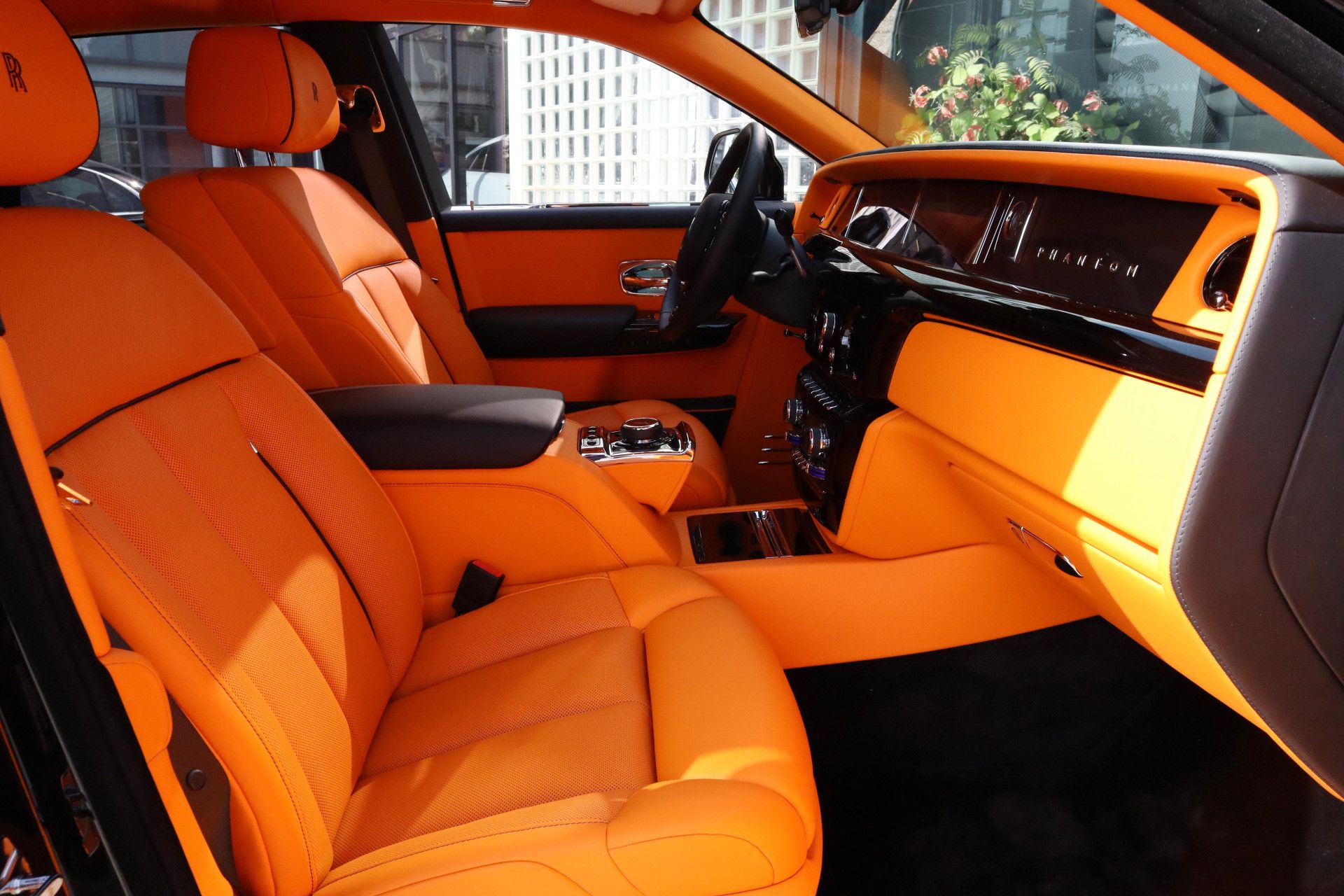 Afbeelding Rolls-Royce Phantom Series II | Starlight, Bespoke Audio, Massage, Entertainment