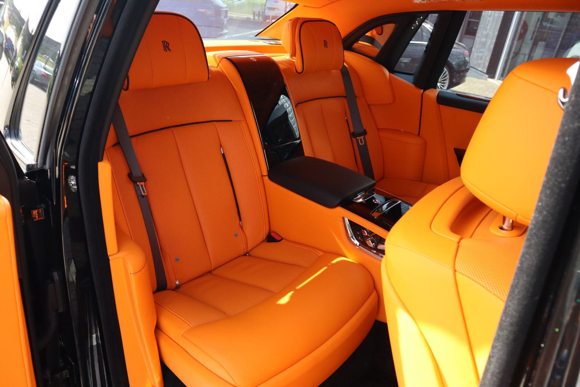Afbeelding Rolls-Royce Phantom Series II | Starlight, Bespoke Audio, Massage, Entertainment
