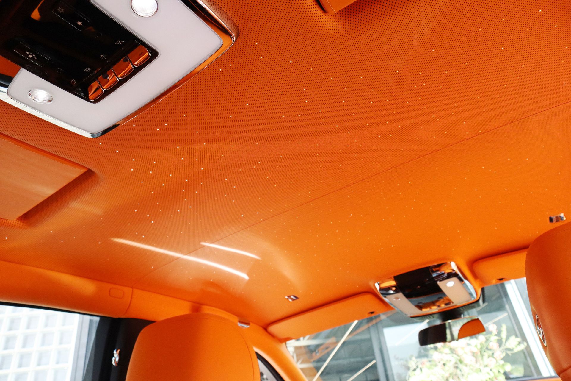 Afbeelding Rolls-Royce Phantom Series II | Starlight, Bespoke Audio, Massage, Entertainment