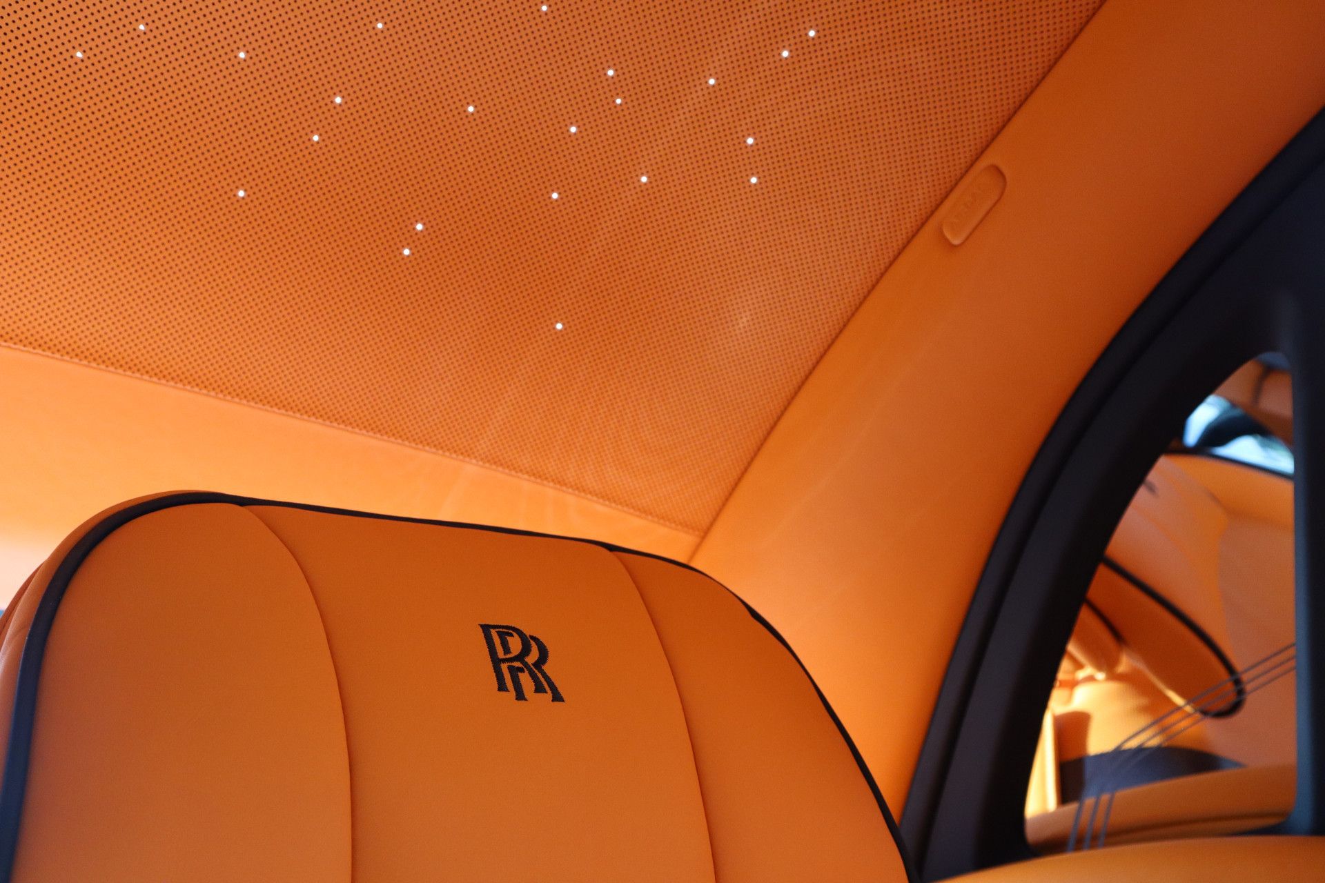 Afbeelding Rolls-Royce Phantom Series II | Starlight, Bespoke Audio, Massage, Entertainment
