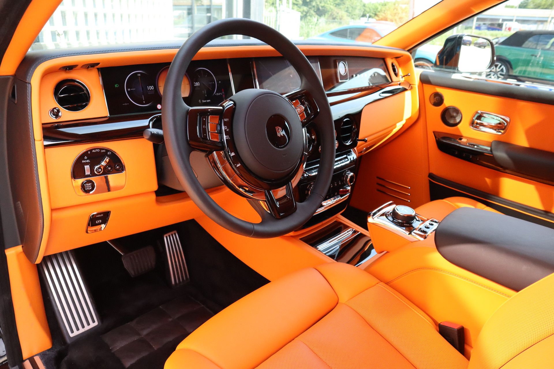 Afbeelding Rolls-Royce Phantom Series II | Starlight, Bespoke Audio, Massage, Entertainment