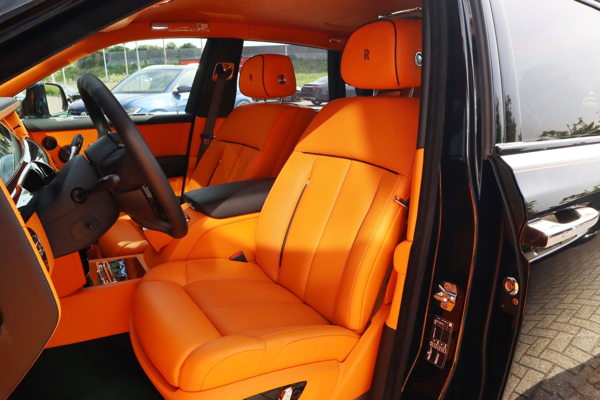 Afbeelding Rolls-Royce Phantom Series II | Starlight, Bespoke Audio, Massage, Entertainment