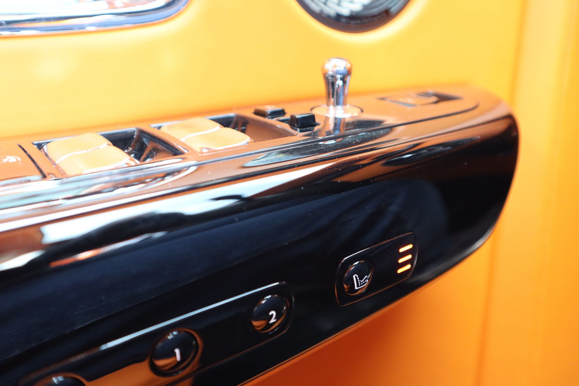 Afbeelding Rolls-Royce Phantom Series II | Starlight, Bespoke Audio, Massage, Entertainment