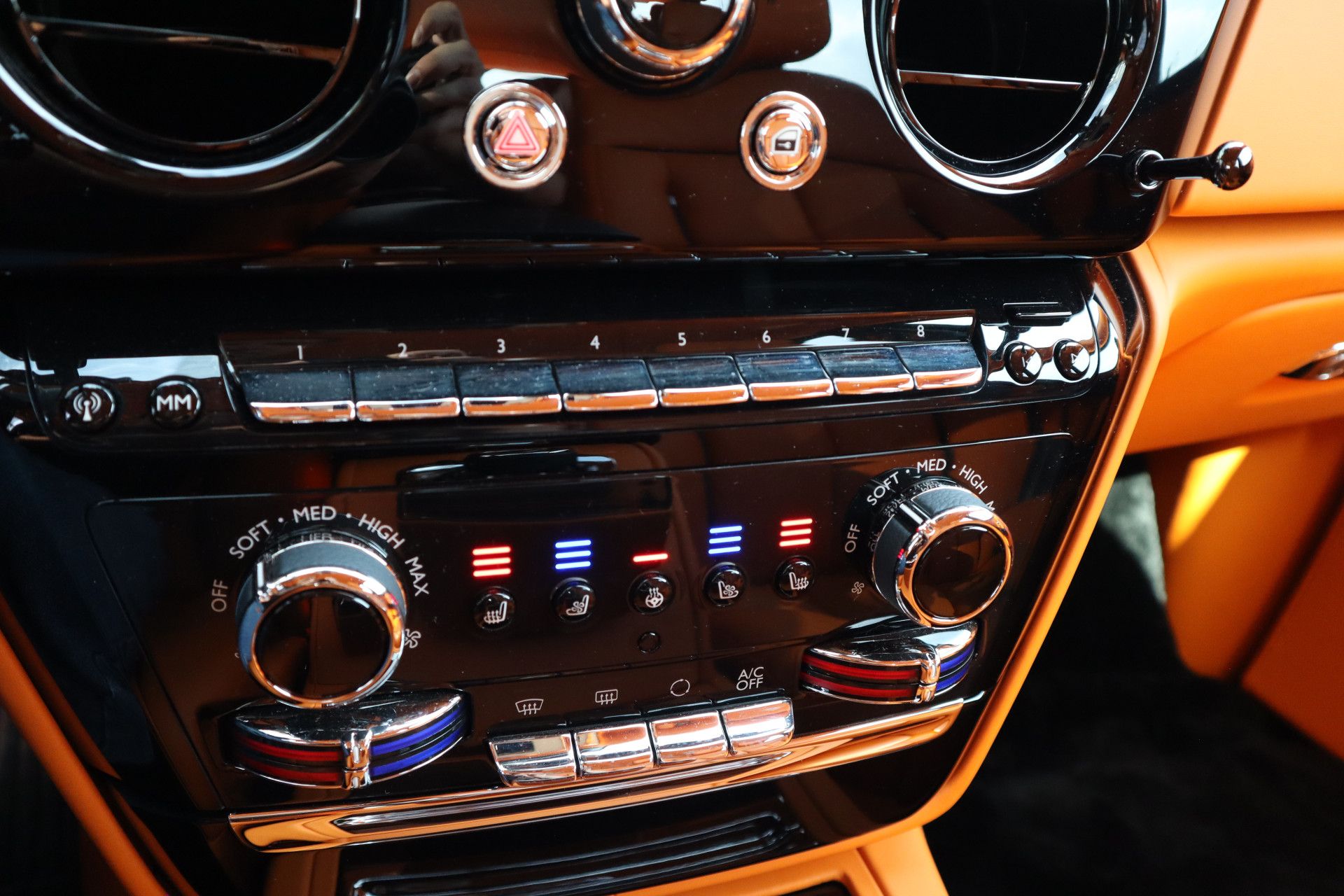 Afbeelding Rolls-Royce Phantom Series II | Starlight, Bespoke Audio, Massage, Entertainment