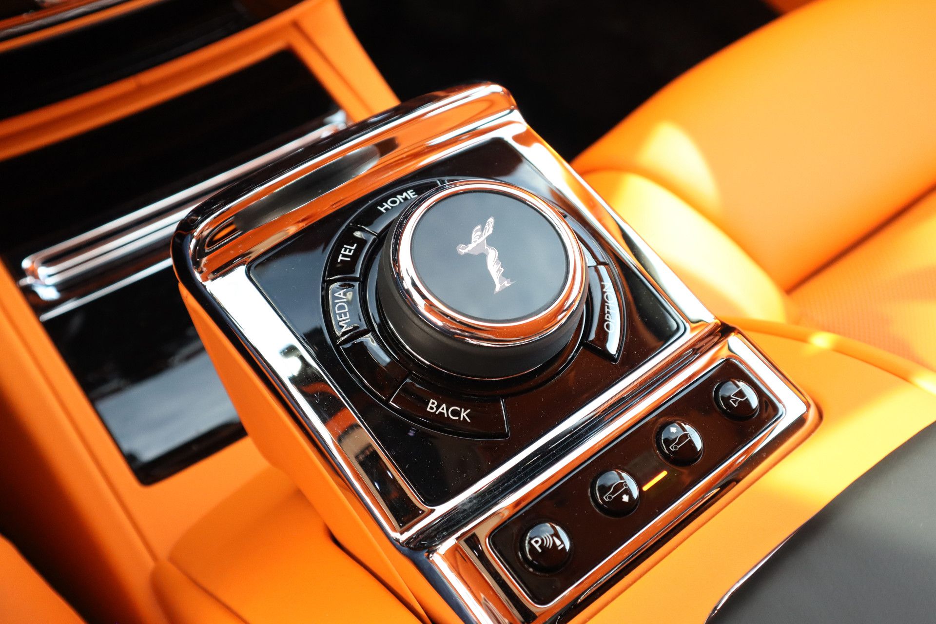 Afbeelding Rolls-Royce Phantom Series II | Starlight, Bespoke Audio, Massage, Entertainment