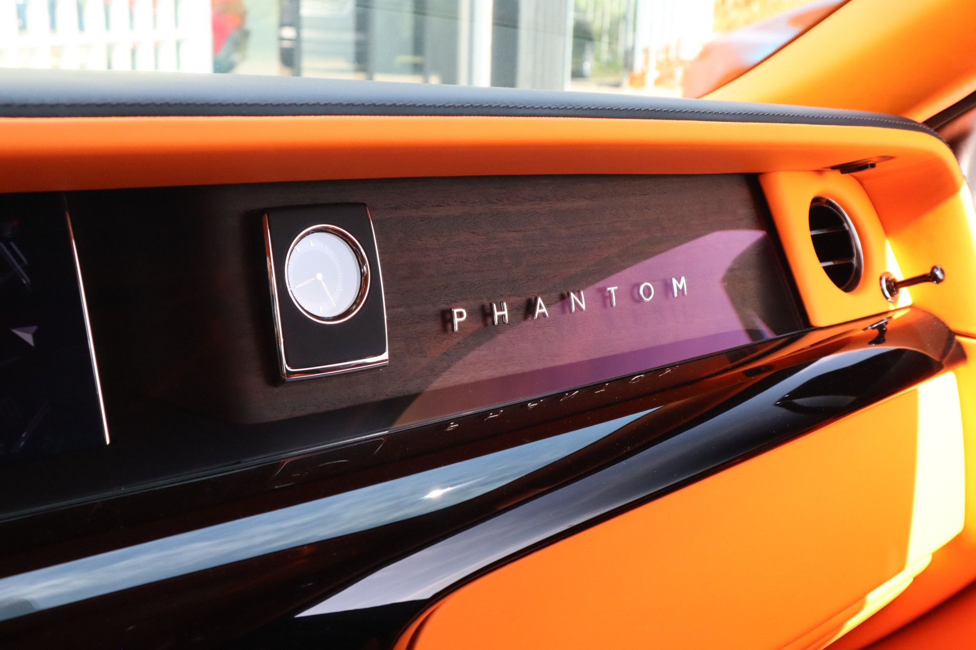 Afbeelding Rolls-Royce Phantom Series II | Starlight, Bespoke Audio, Massage, Entertainment