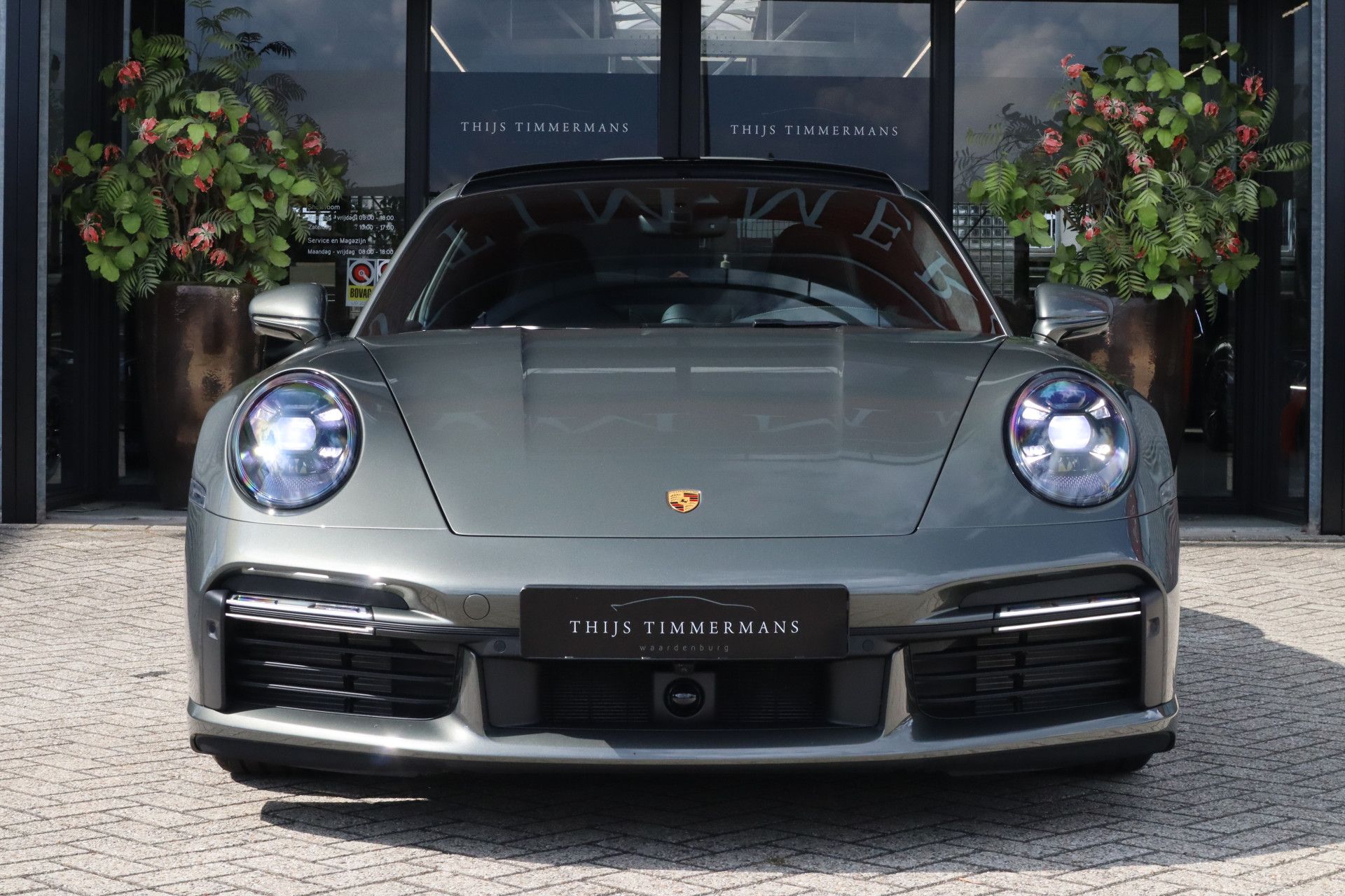 Afbeelding Porsche 911 Turbo S | Keramisch, Burmester High End, Lift, Sportuitlaat, Sport Chrono, Drive Assist, Pano, Zitklima, Matrix LED, Carbon instaplijsten, Aventuringroen