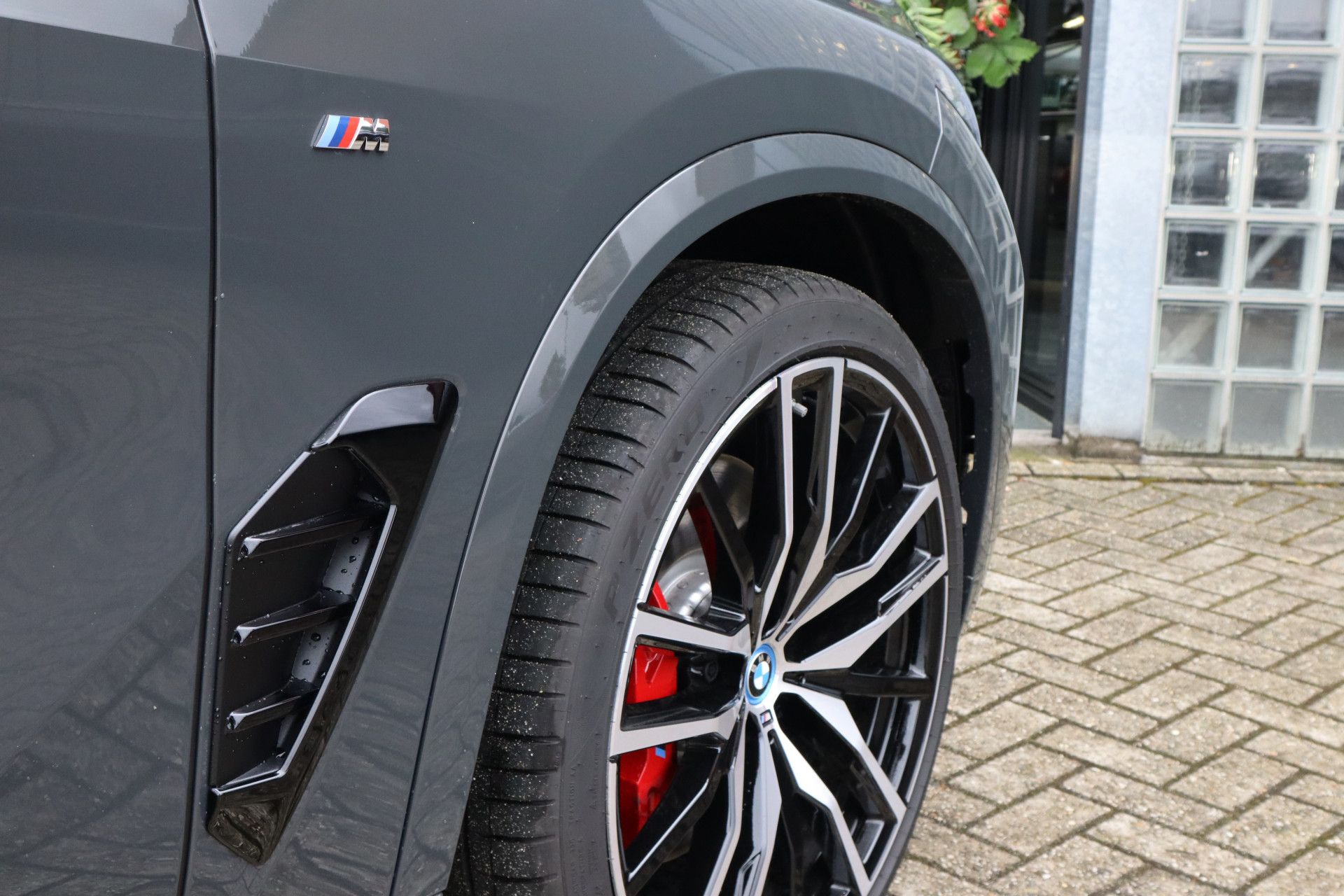 Afbeelding BMW X5 xDrive50e | Dravitgrau, M Sportpakket Pro, Sportstoelen, Massage, Carbon interieur, Driving Assistant Professional, Harman/Kardon, Trekhaak, Panoramadak, Zitklima, Stuurverwarming