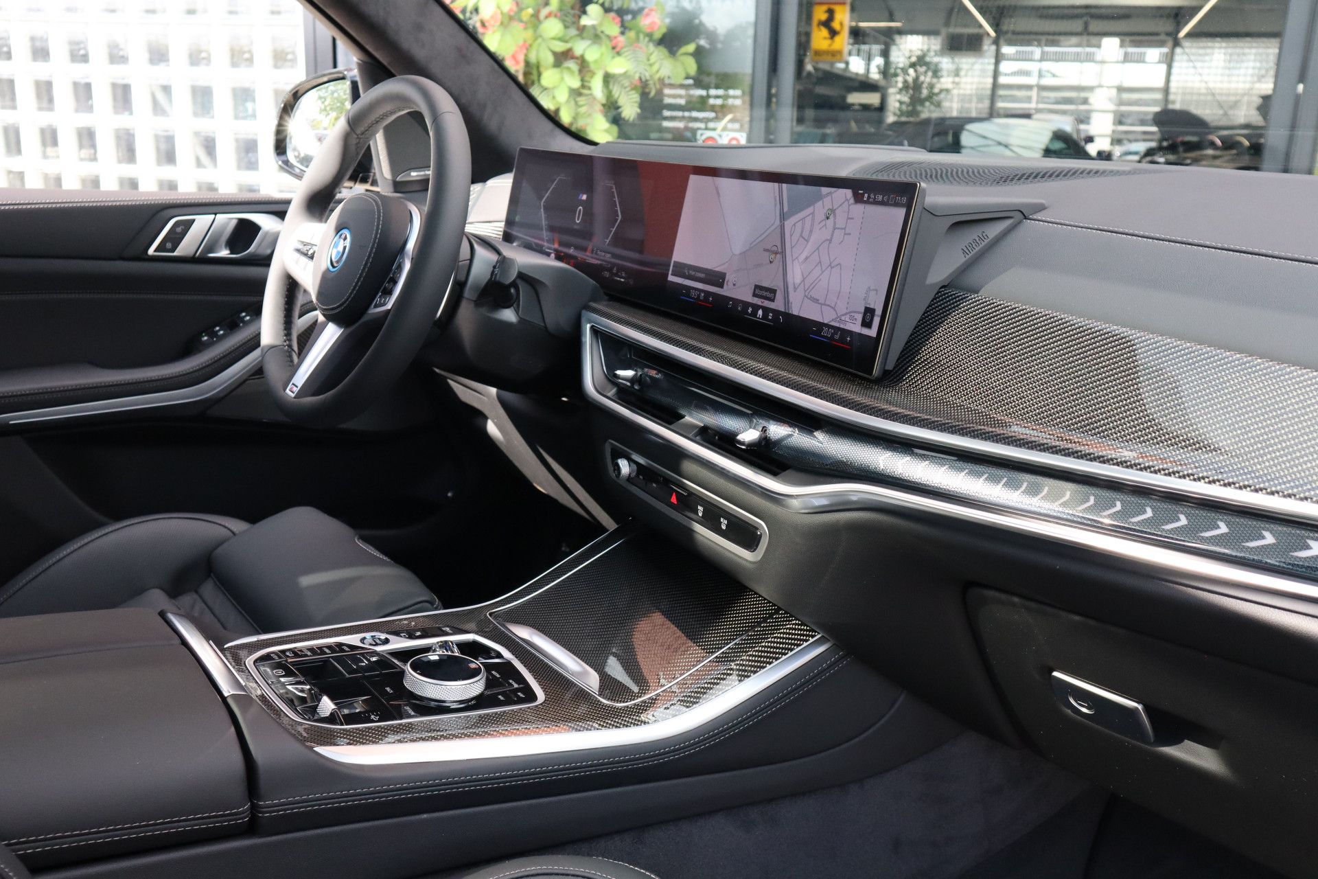 Afbeelding BMW X5 xDrive50e | Dravitgrau, M Sportpakket Pro, Sportstoelen, Massage, Carbon interieur, Driving Assistant Professional, Harman/Kardon, Trekhaak, Panoramadak, Zitklima, Stuurverwarming
