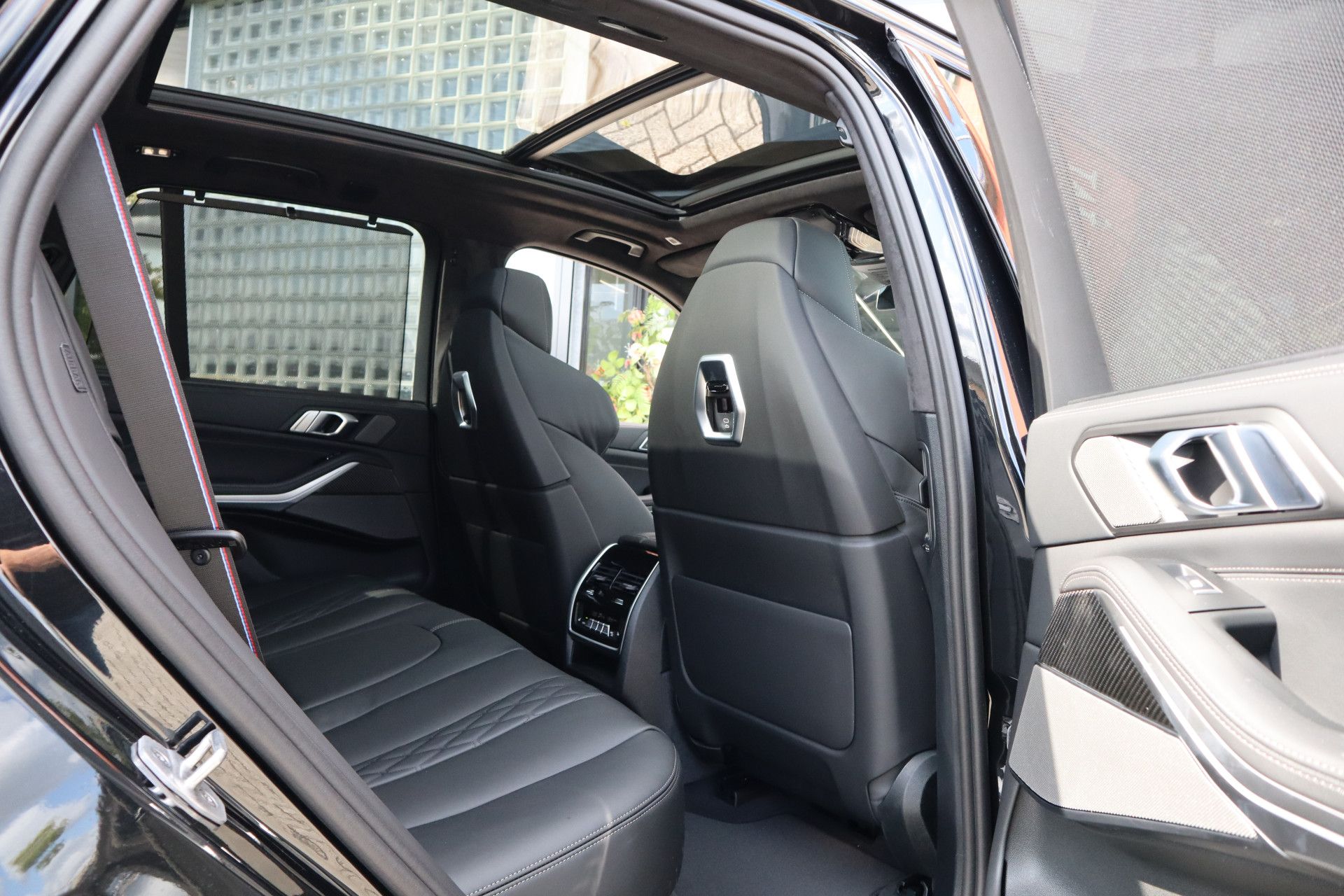 Afbeelding BMW X5 xDrive50e | Dravitgrau, M Sportpakket Pro, Sportstoelen, Massage, Carbon interieur, Driving Assistant Professional, Harman/Kardon, Trekhaak, Panoramadak, Zitklima, Stuurverwarming