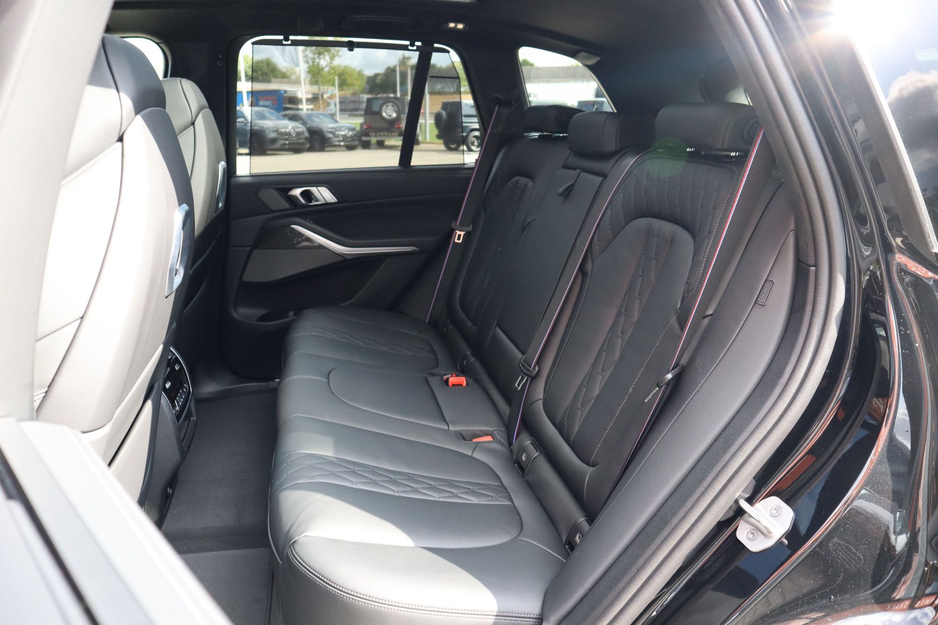 Afbeelding BMW X5 xDrive50e | Dravitgrau, M Sportpakket Pro, Sportstoelen, Massage, Carbon interieur, Driving Assistant Professional, Harman/Kardon, Trekhaak, Panoramadak, Zitklima, Stuurverwarming