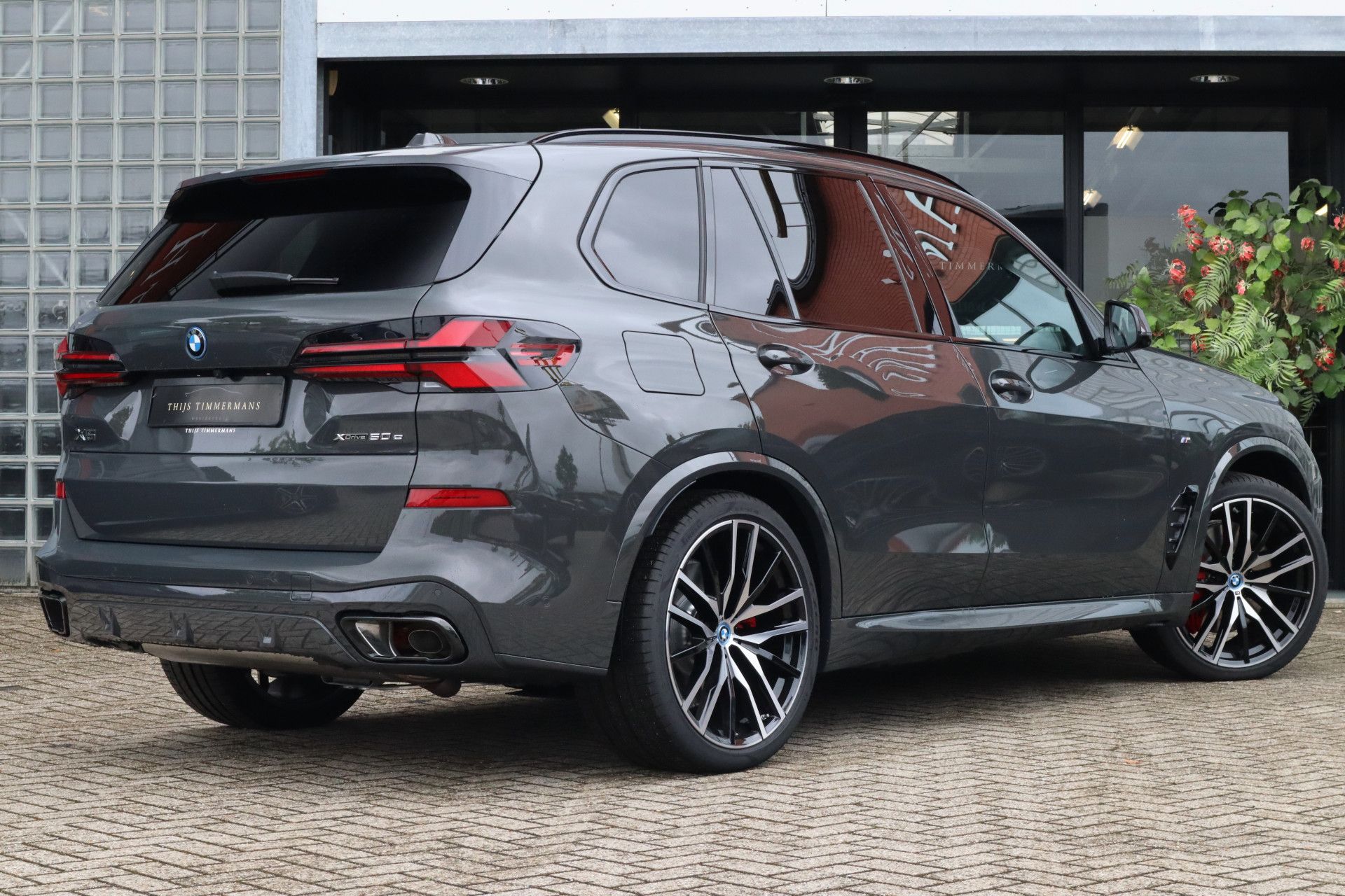 Afbeelding BMW X5 xDrive50e | Dravitgrau, M Sportpakket Pro, Sportstoelen, Massage, Carbon interieur, Driving Assistant Professional, Harman/Kardon, Trekhaak, Panoramadak, Zitklima, Stuurverwarming