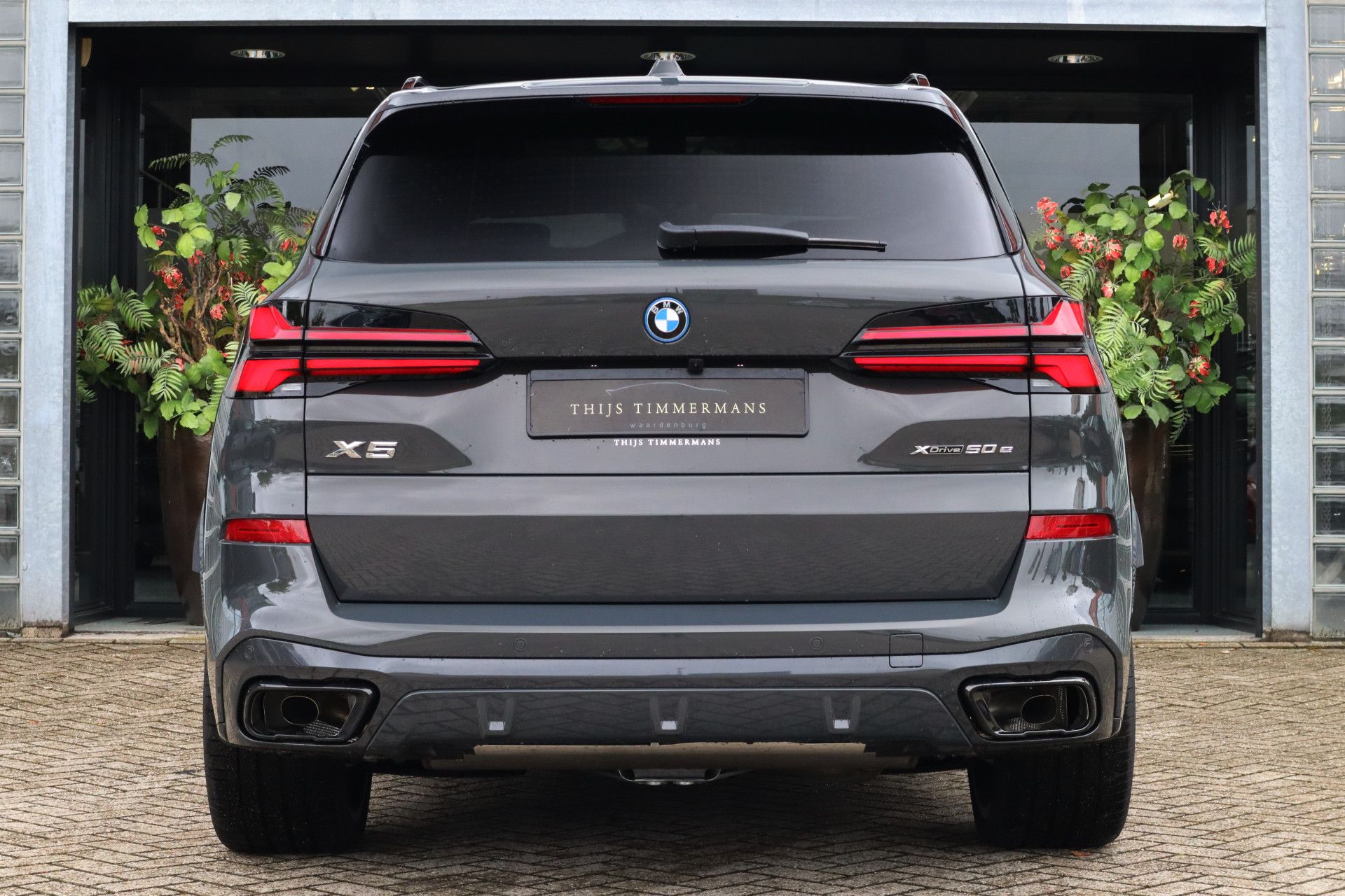 Afbeelding BMW X5 xDrive50e | Dravitgrau, M Sportpakket Pro, Sportstoelen, Massage, Carbon interieur, Driving Assistant Professional, Harman/Kardon, Trekhaak, Panoramadak, Zitklima, Stuurverwarming