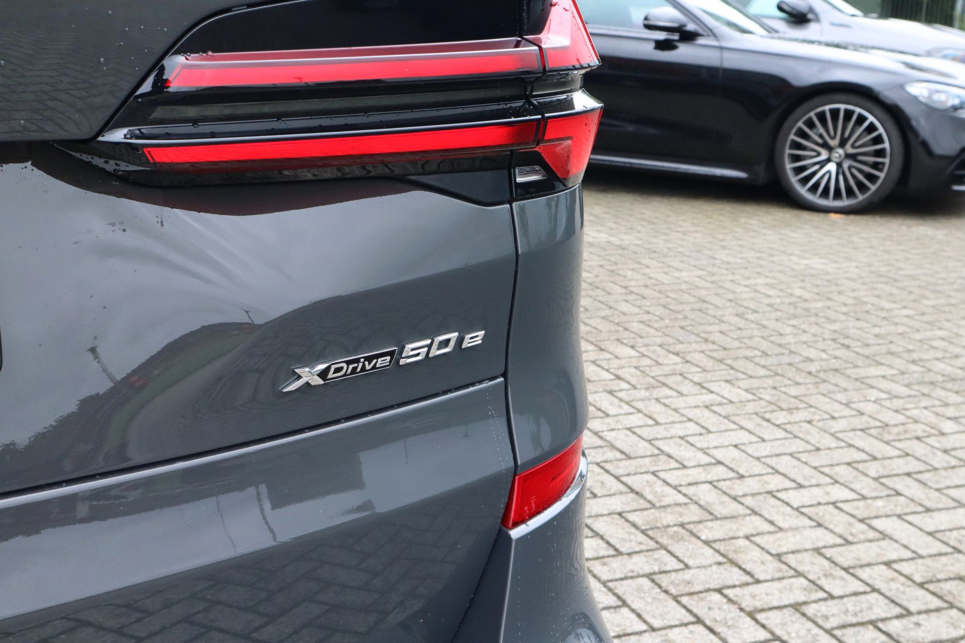 Afbeelding BMW X5 xDrive50e | Dravitgrau, M Sportpakket Pro, Sportstoelen, Massage, Carbon interieur, Driving Assistant Professional, Harman/Kardon, Trekhaak, Panoramadak, Zitklima, Stuurverwarming