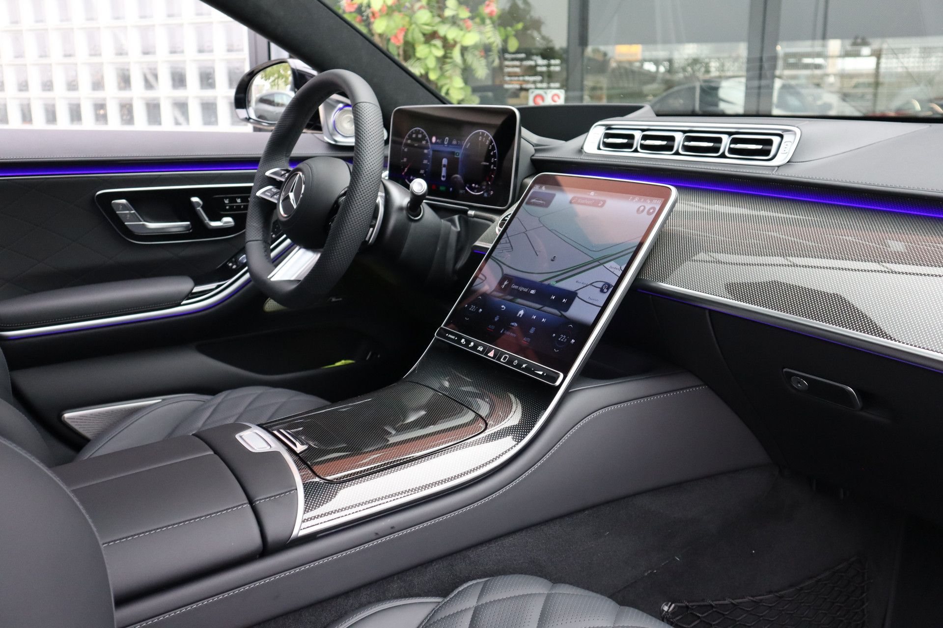 Afbeelding Mercedes-Benz S-Klasse 580 e 4MATIC Lang | AMG-Line, Achterasbesturing, Burmester High End 4D, Massage, Leder Exclusief, Chauffeurspakket, Rij-ass. Plus pakket, Warmtecomfortpakket, Zonweringspakket, Night-pakket