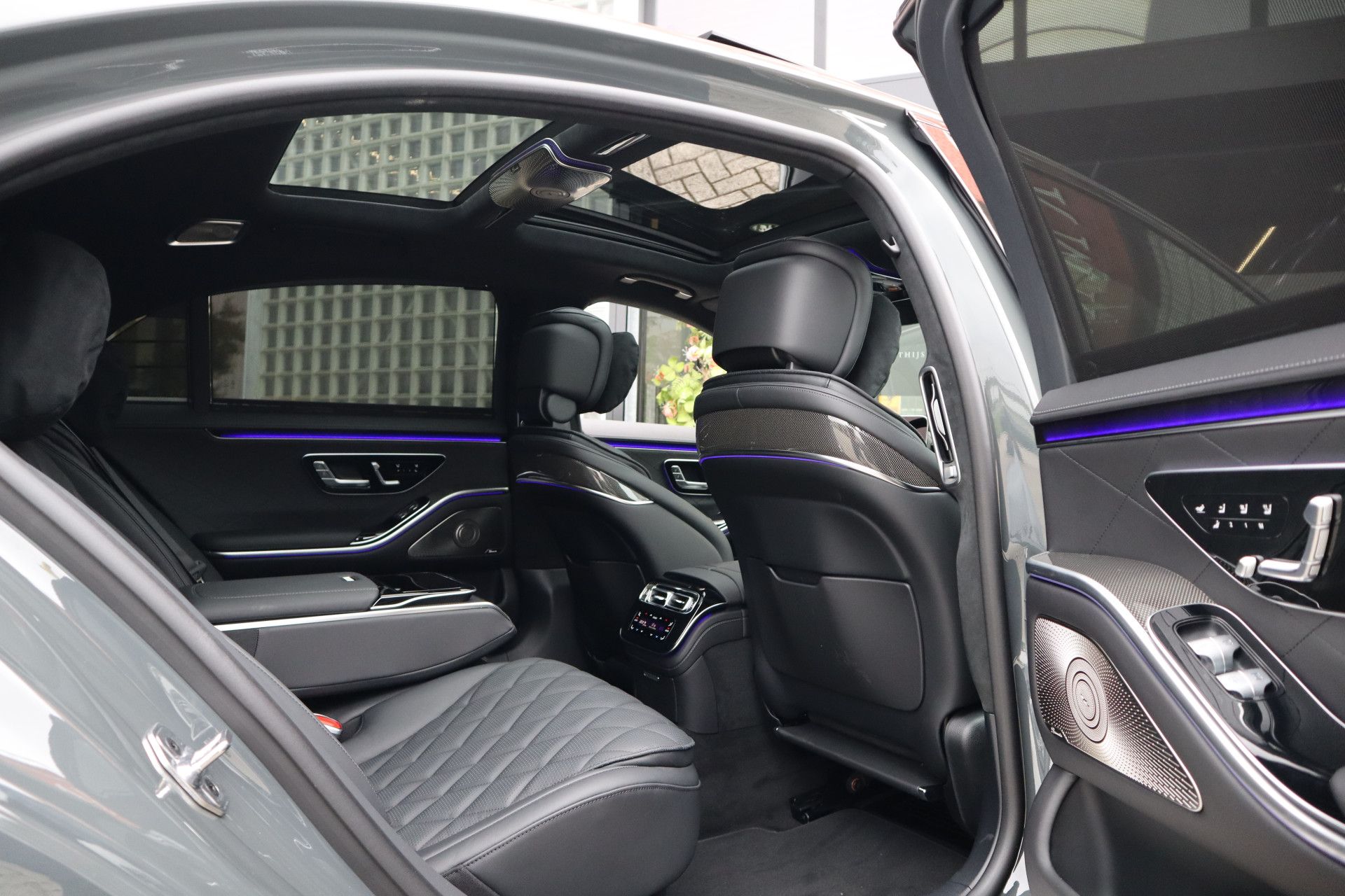 Afbeelding Mercedes-Benz S-Klasse 580 e 4MATIC Lang | AMG-Line, Achterasbesturing, Burmester High End 4D, Massage, Leder Exclusief, Chauffeurspakket, Rij-ass. Plus pakket, Warmtecomfortpakket, Zonweringspakket, Night-pakket