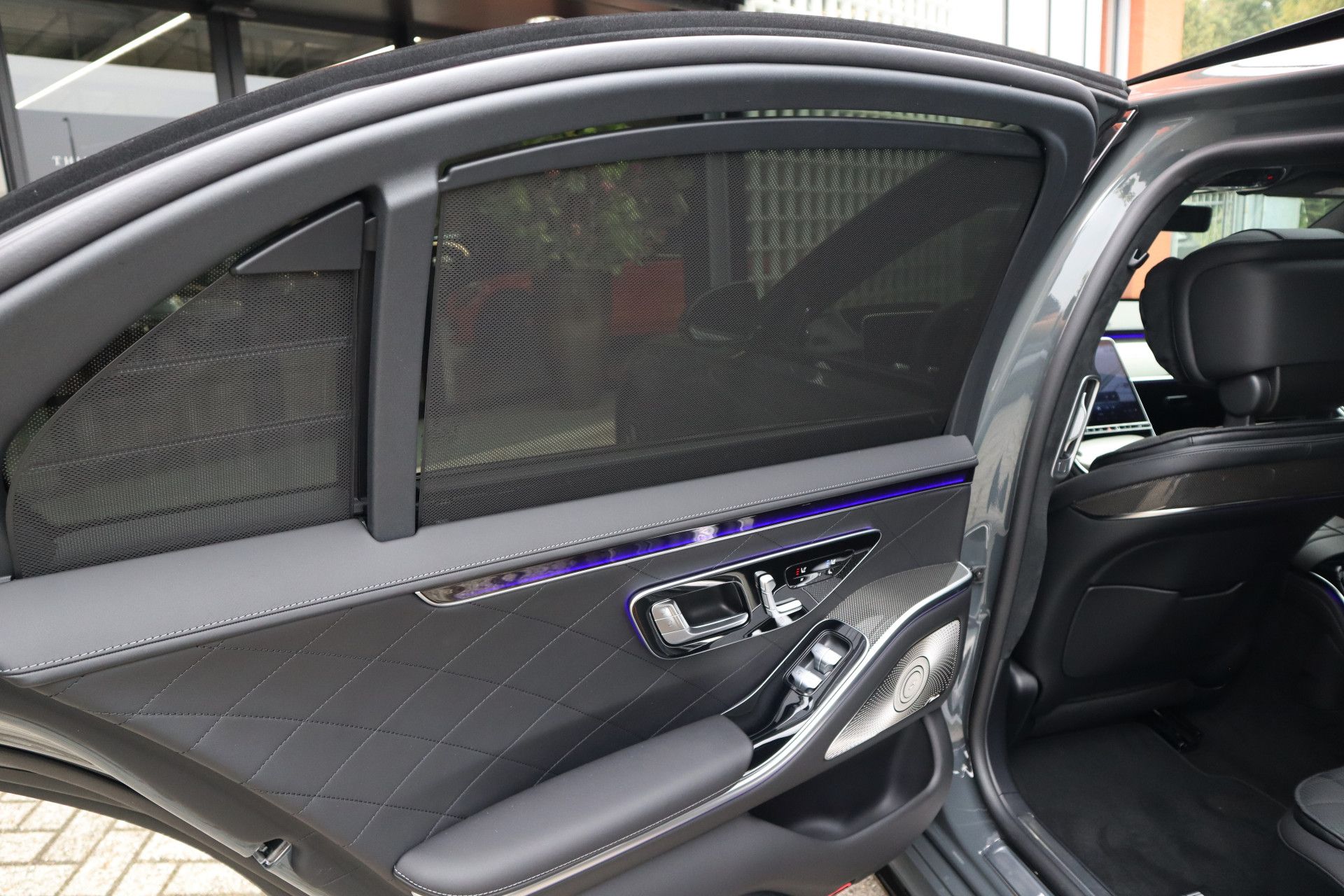 Afbeelding Mercedes-Benz S-Klasse 580 e 4MATIC Lang | AMG-Line, Achterasbesturing, Burmester High End 4D, Massage, Leder Exclusief, Chauffeurspakket, Rij-ass. Plus pakket, Warmtecomfortpakket, Zonweringspakket, Night-pakket