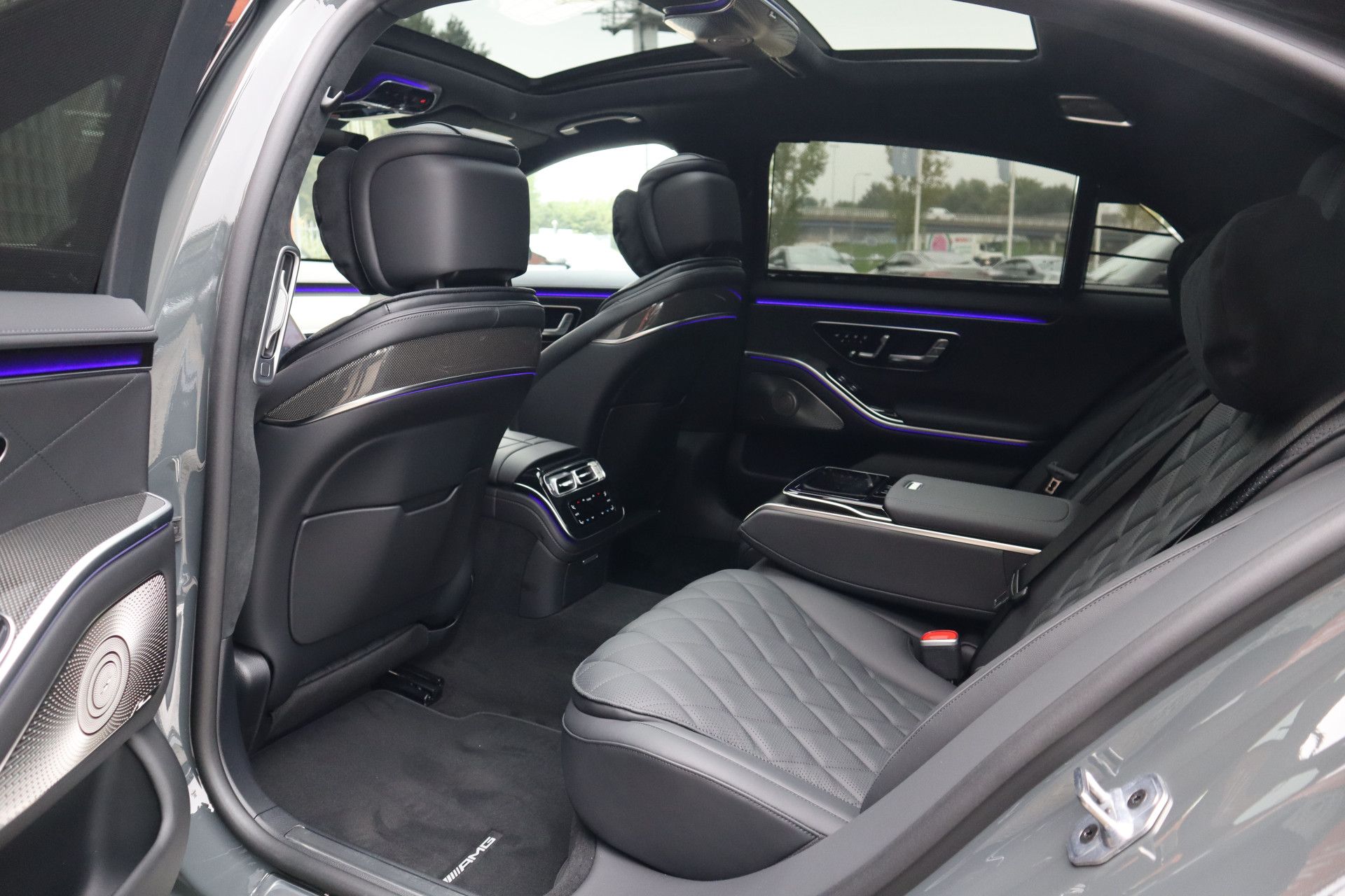 Afbeelding Mercedes-Benz S-Klasse 580 e 4MATIC Lang | AMG-Line, Achterasbesturing, Burmester High End 4D, Massage, Leder Exclusief, Chauffeurspakket, Rij-ass. Plus pakket, Warmtecomfortpakket, Zonweringspakket, Night-pakket