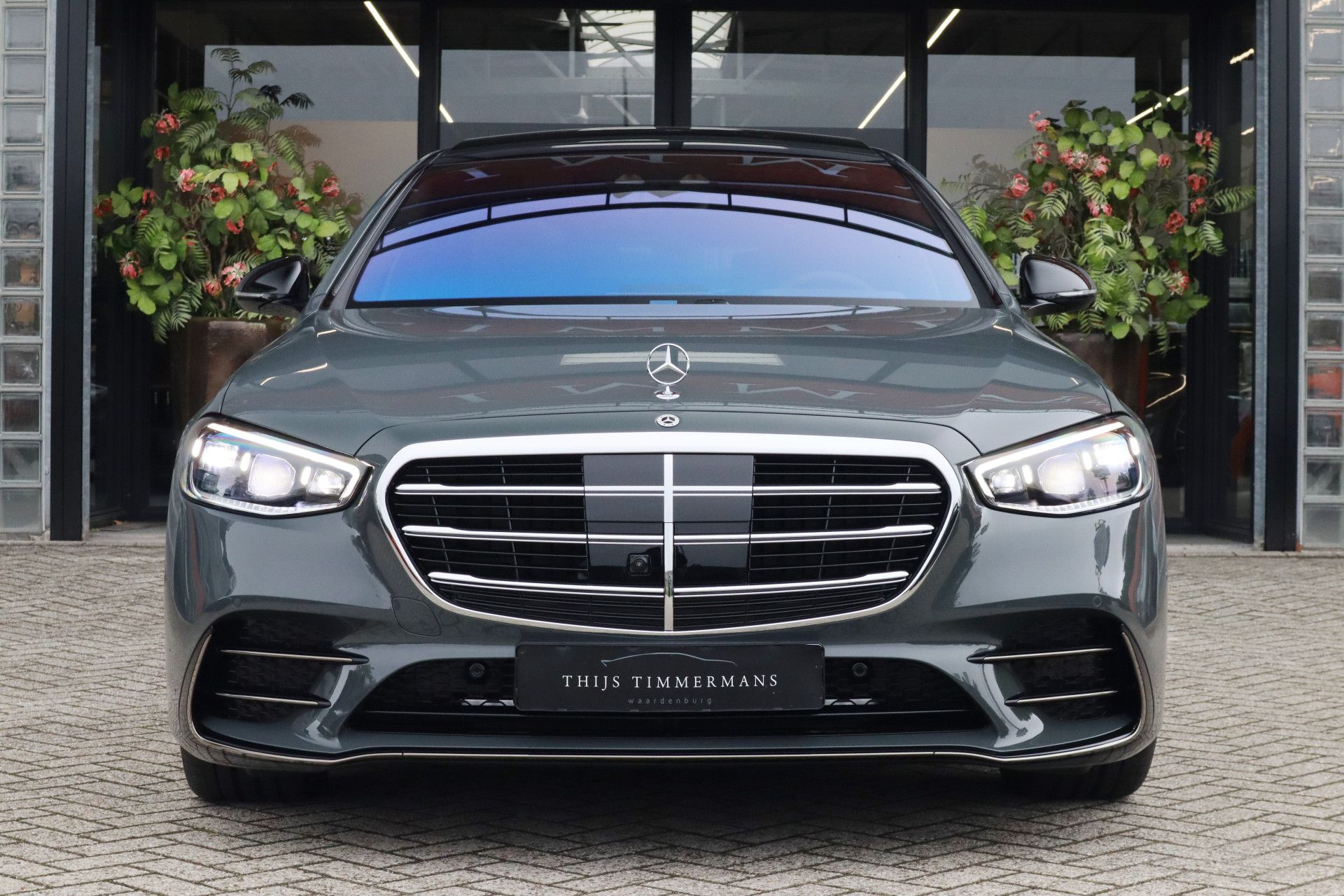 Afbeelding Mercedes-Benz S-Klasse 580 e 4MATIC Lang | AMG-Line, Achterasbesturing, Burmester High End 4D, Massage, Leder Exclusief, Chauffeurspakket, Rij-ass. Plus pakket, Warmtecomfortpakket, Zonweringspakket, Night-pakket