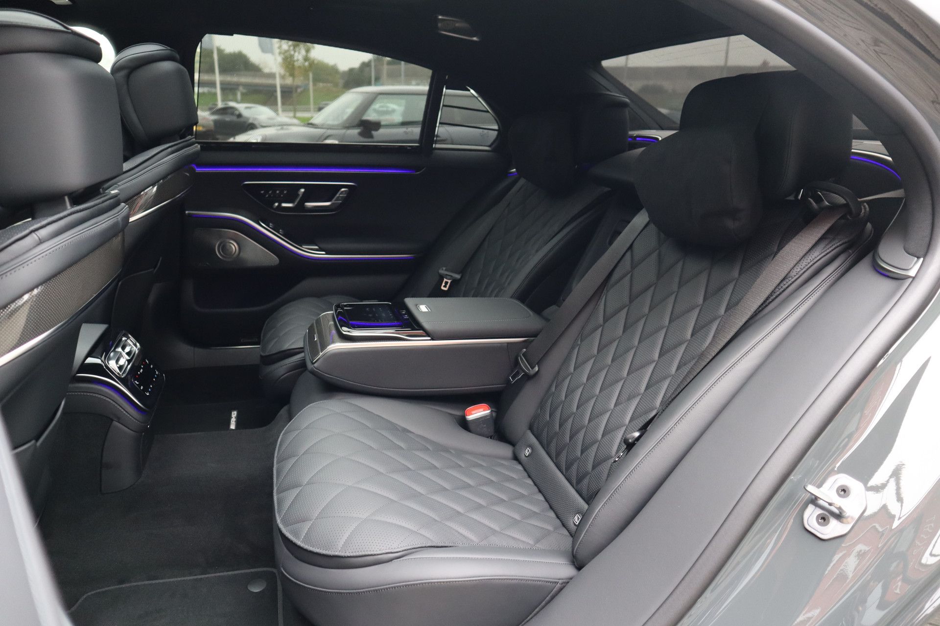 Afbeelding Mercedes-Benz S-Klasse 580 e 4MATIC Lang | AMG-Line, Achterasbesturing, Burmester High End 4D, Massage, Leder Exclusief, Chauffeurspakket, Rij-ass. Plus pakket, Warmtecomfortpakket, Zonweringspakket, Night-pakket