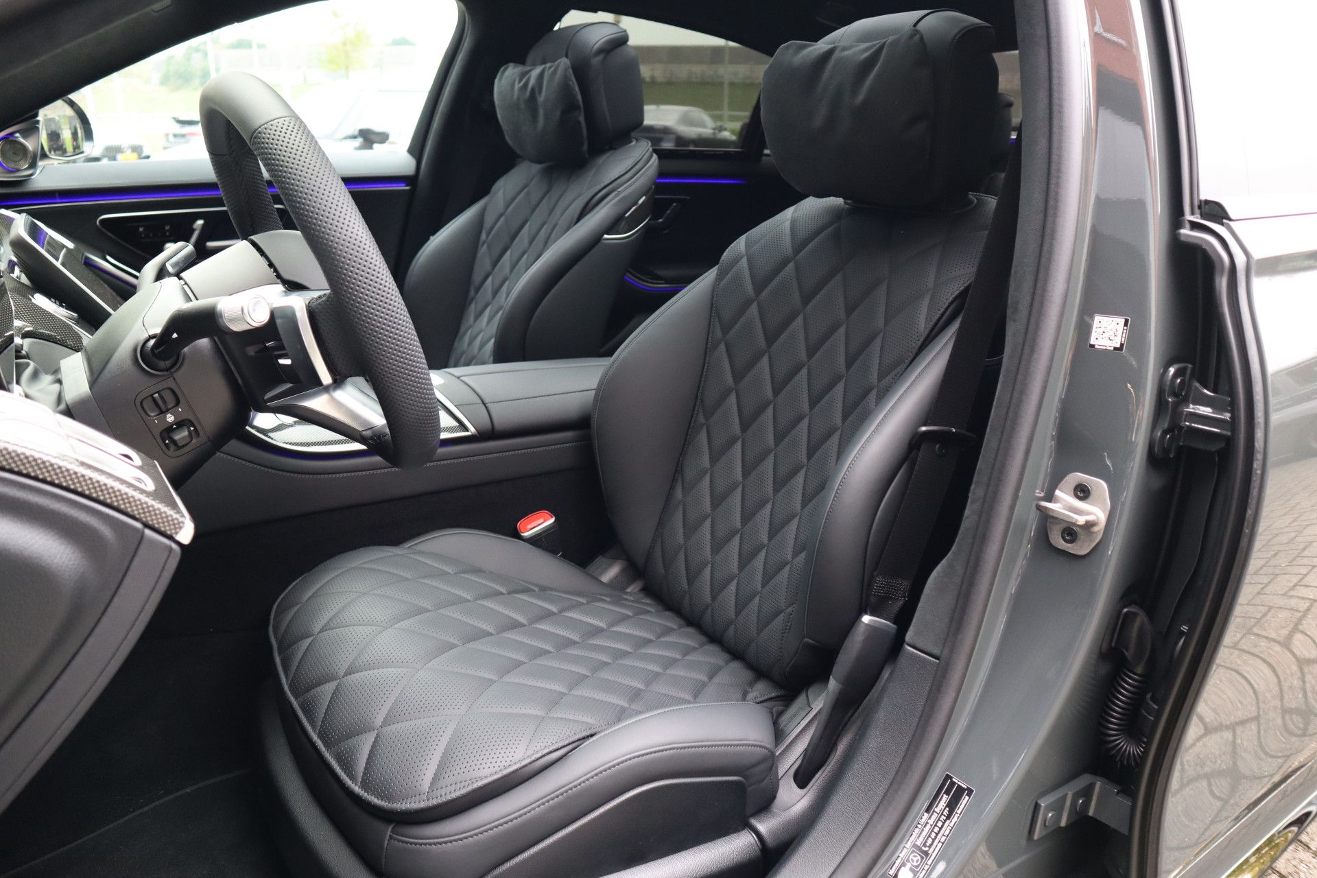 Afbeelding Mercedes-Benz S-Klasse 580 e 4MATIC Lang | AMG-Line, Achterasbesturing, Burmester High End 4D, Massage, Leder Exclusief, Chauffeurspakket, Rij-ass. Plus pakket, Warmtecomfortpakket, Zonweringspakket, Night-pakket