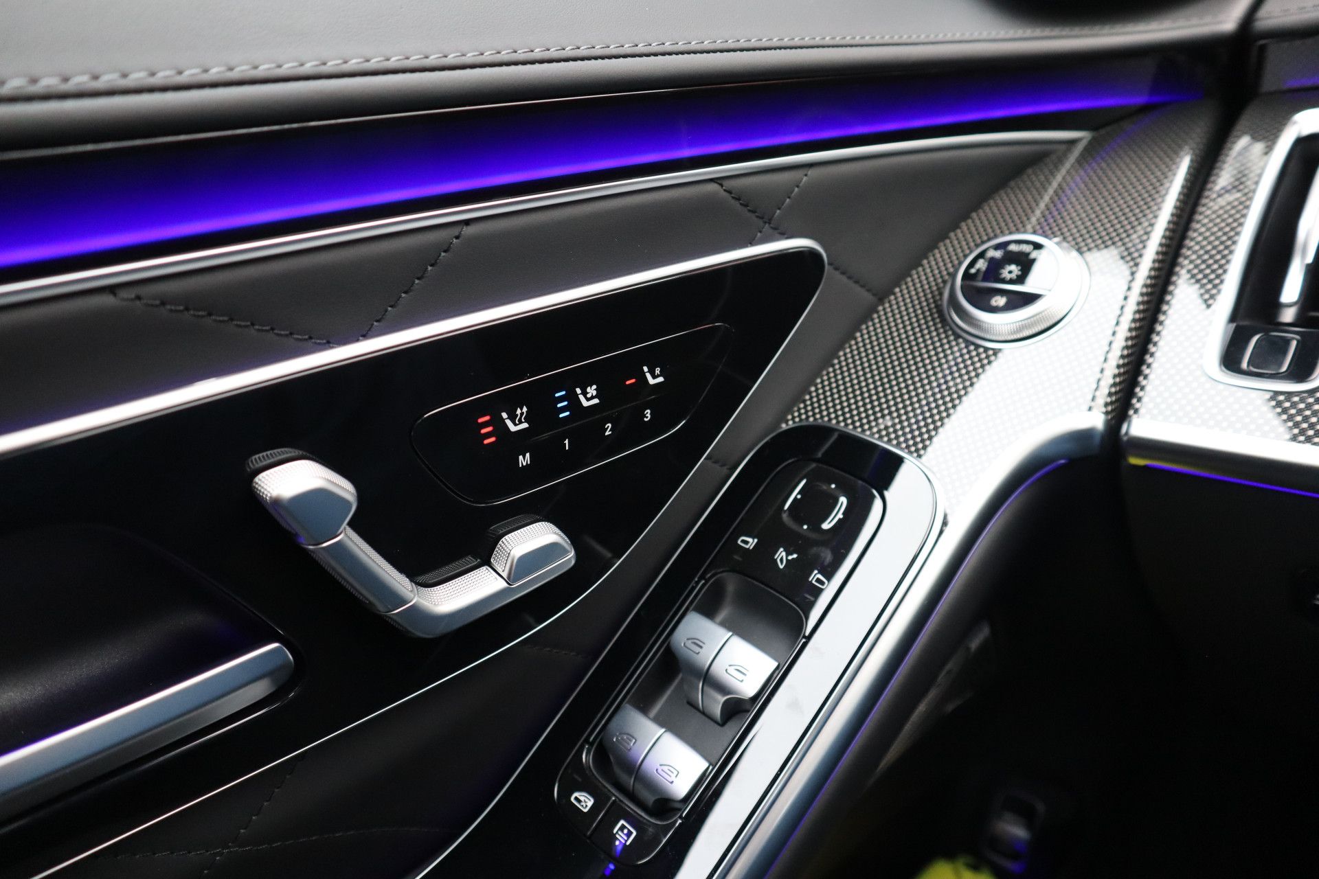 Afbeelding Mercedes-Benz S-Klasse 580 e 4MATIC Lang | AMG-Line, Achterasbesturing, Burmester High End 4D, Massage, Leder Exclusief, Chauffeurspakket, Rij-ass. Plus pakket, Warmtecomfortpakket, Zonweringspakket, Night-pakket