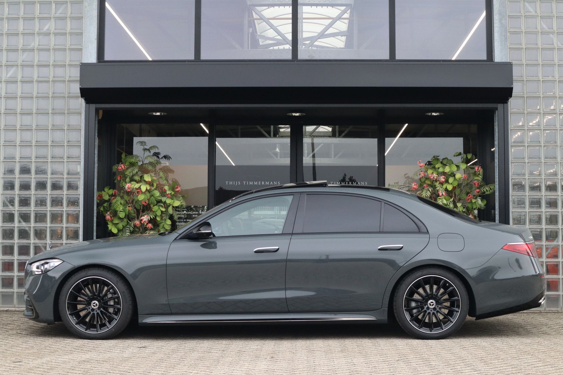 Afbeelding Mercedes-Benz S-Klasse 580 e 4MATIC Lang | AMG-Line, Achterasbesturing, Burmester High End 4D, Massage, Leder Exclusief, Chauffeurspakket, Rij-ass. Plus pakket, Warmtecomfortpakket, Zonweringspakket, Night-pakket