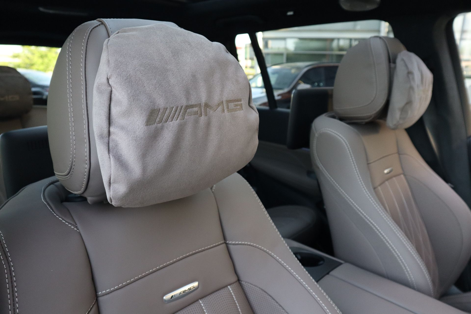 Afbeelding Mercedes-AMG GLS 63  4MATIC+ | Manufaktur Siliziumgrijs, Manufaktur interieur, Keramisch, Carbon interieur, Burmester High End 3D, Entertainment, Massagestoelen, Rij-ass. Plus pakket, Standkachel, Driver's Package