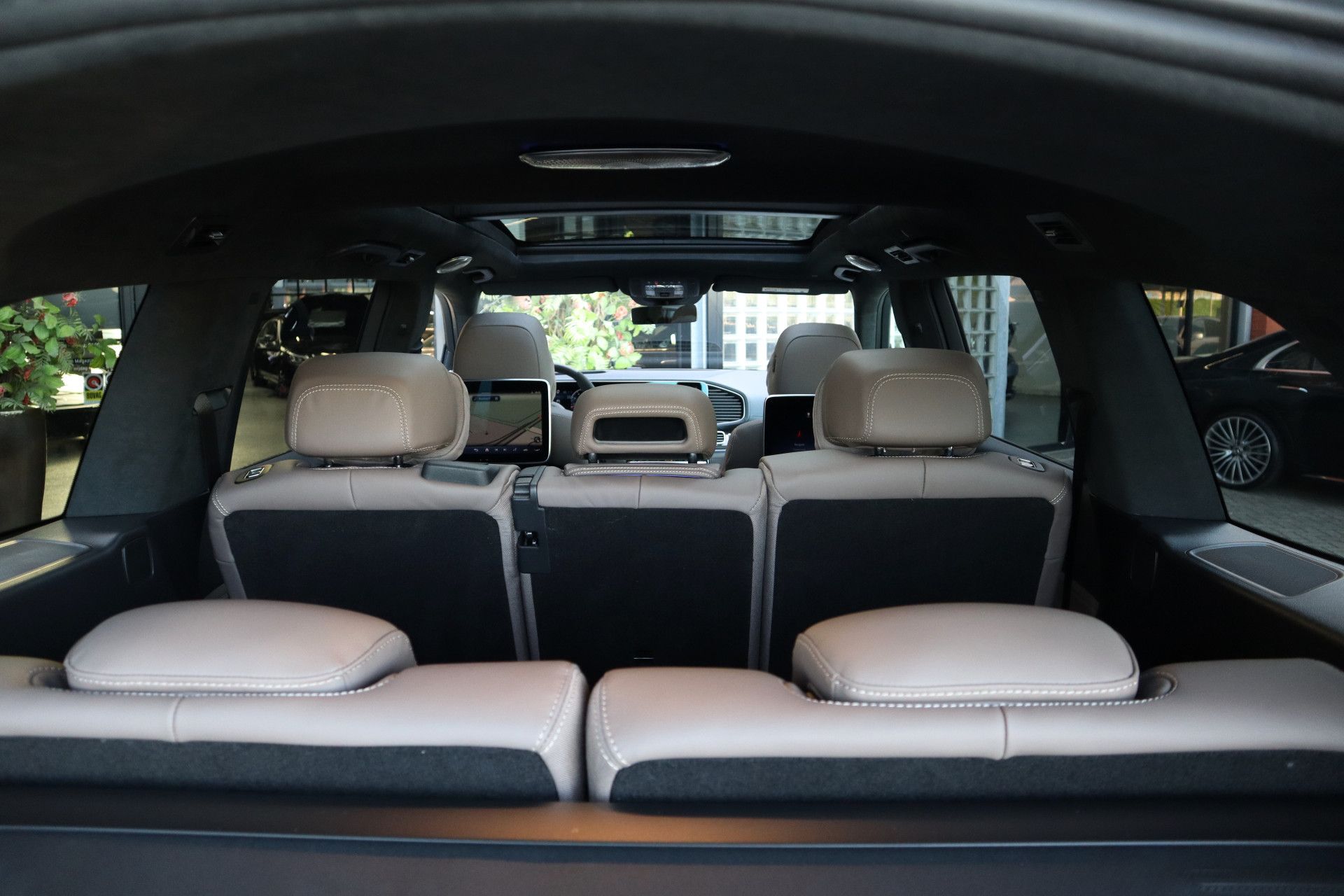 Afbeelding Mercedes-AMG GLS 63  4MATIC+ | Manufaktur Siliziumgrijs, Manufaktur interieur, Keramisch, Carbon interieur, Burmester High End 3D, Entertainment, Massagestoelen, Rij-ass. Plus pakket, Standkachel, Driver's Package